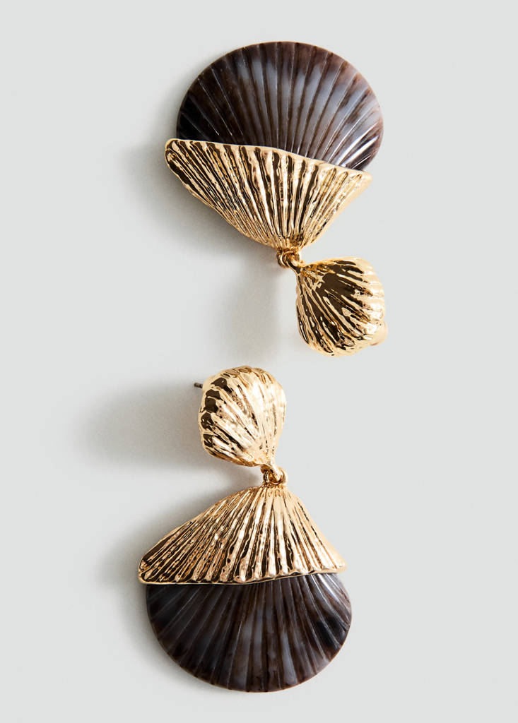 Shell design earrings — Gold