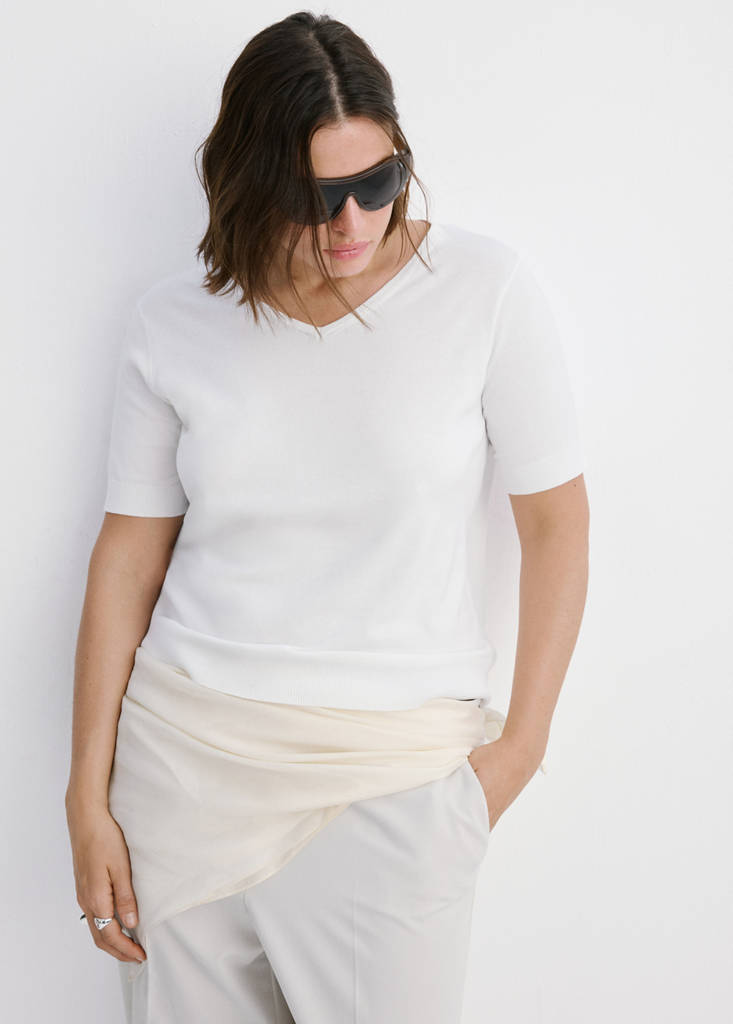 V-neck knit sweater — White