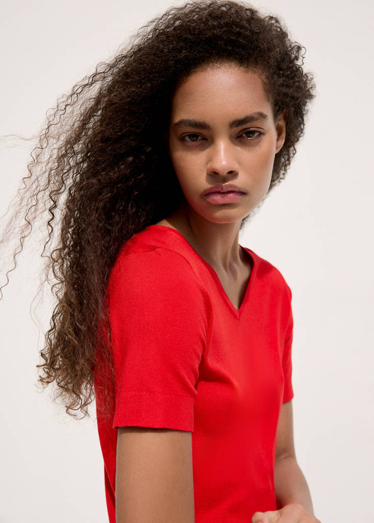 V-neck knit sweater — Red