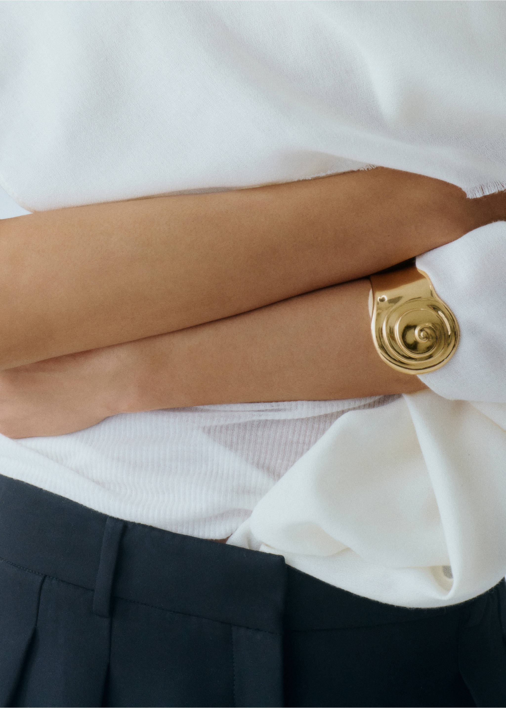 Sztywna bransoletka spirala - Plan ogólny, Złoty. Ref: 37051366-00.