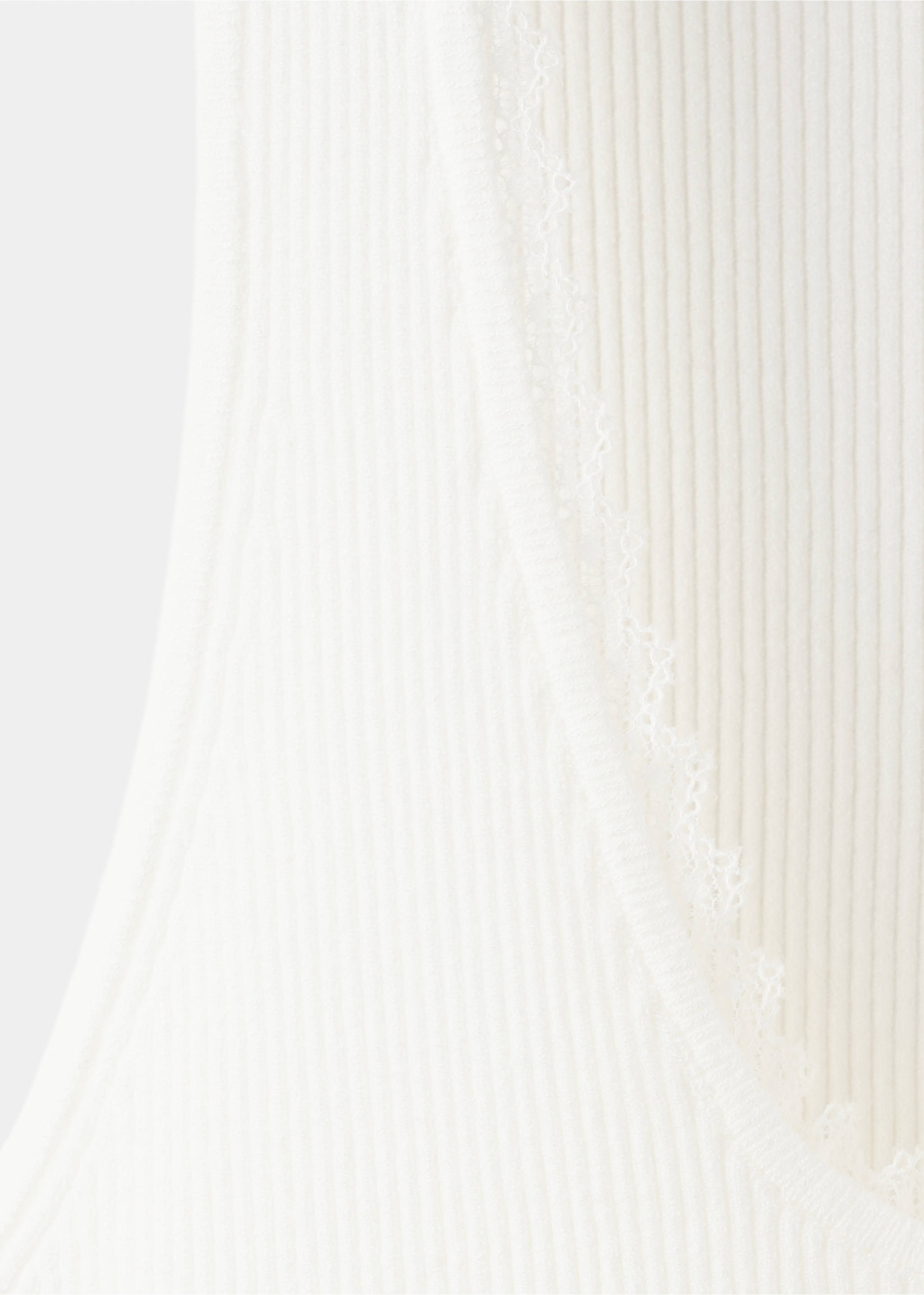Ribbed top with lace detail - Details of the article 8, Ecru. Ref: 37051377-00.
