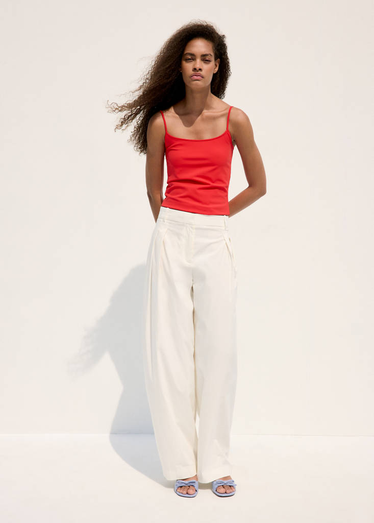 Fitted top with thin straps — Red