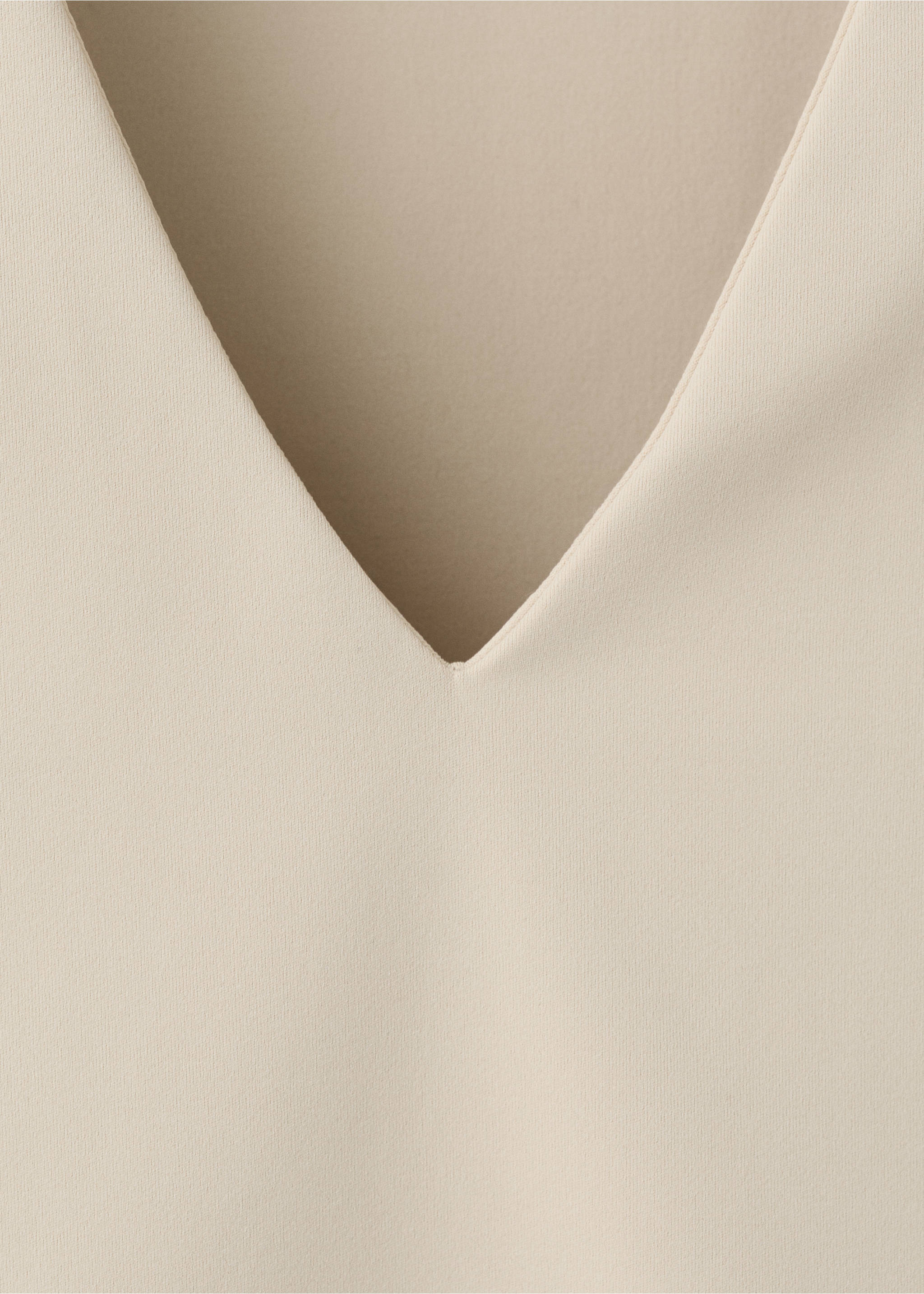 Fitted V-neck top - Details of the article 8, Ecru. Ref: 37051379-00.