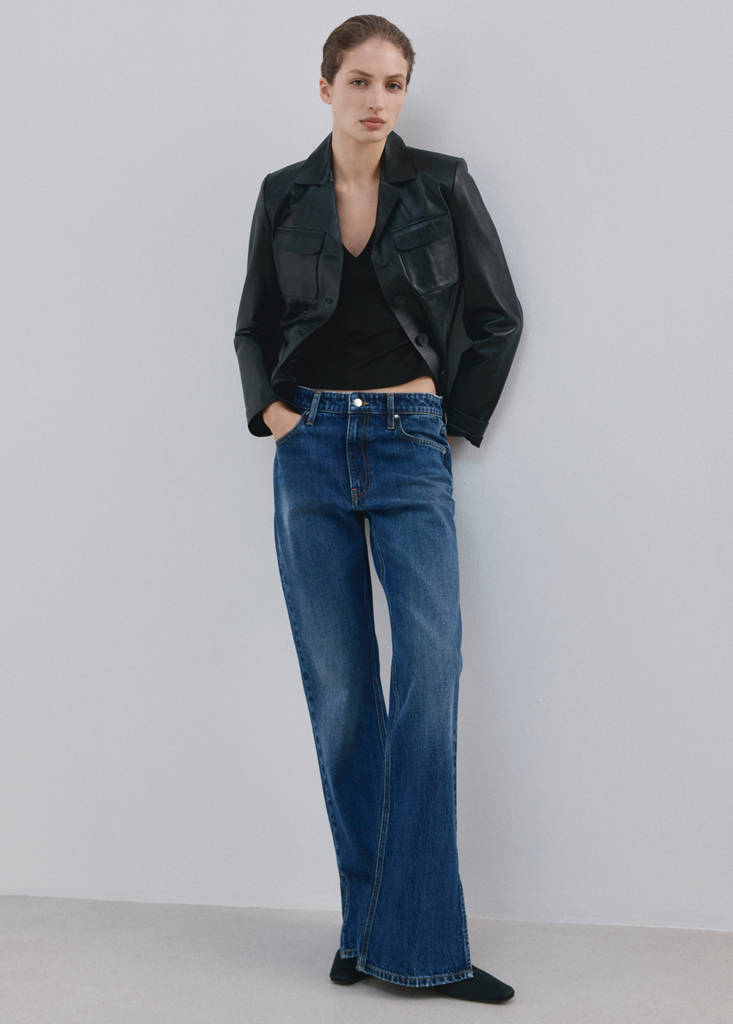 Fitted V-neck top — Black