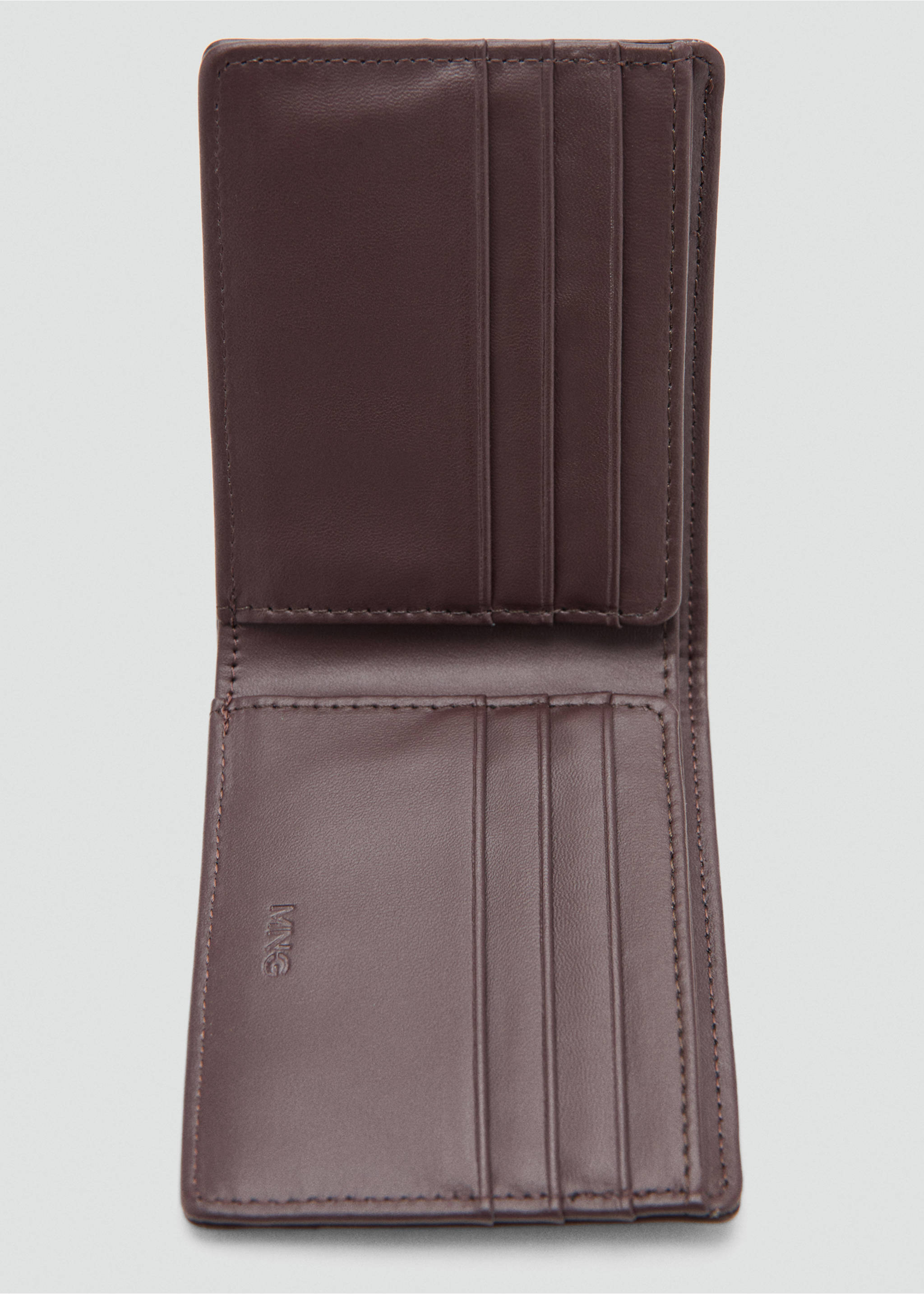 Portefeuille avec effet grainé - Détail de l'article 1, Marron. Ref: 37051394-00.