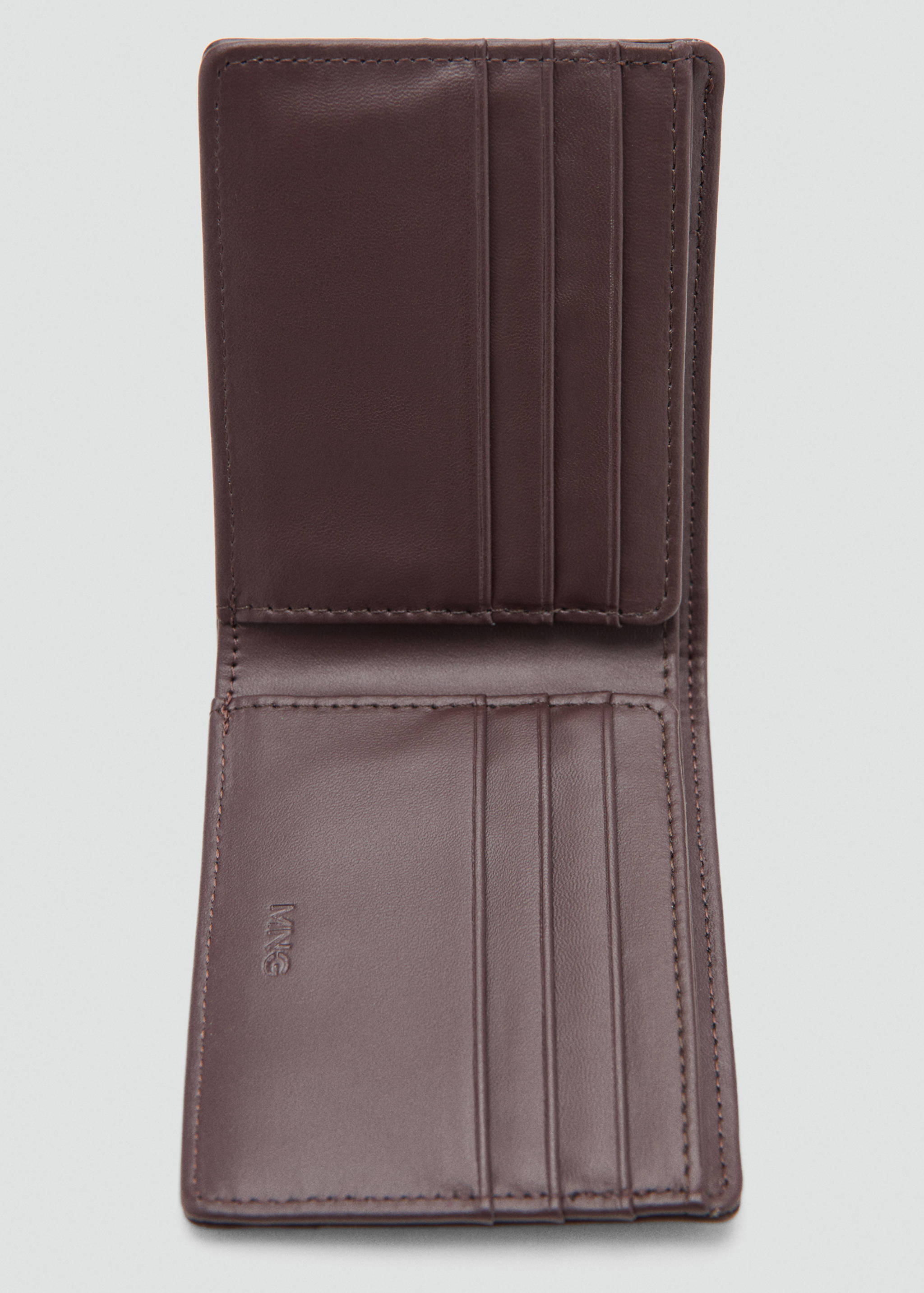 Wallet with embossed effect - Details of the article 1
