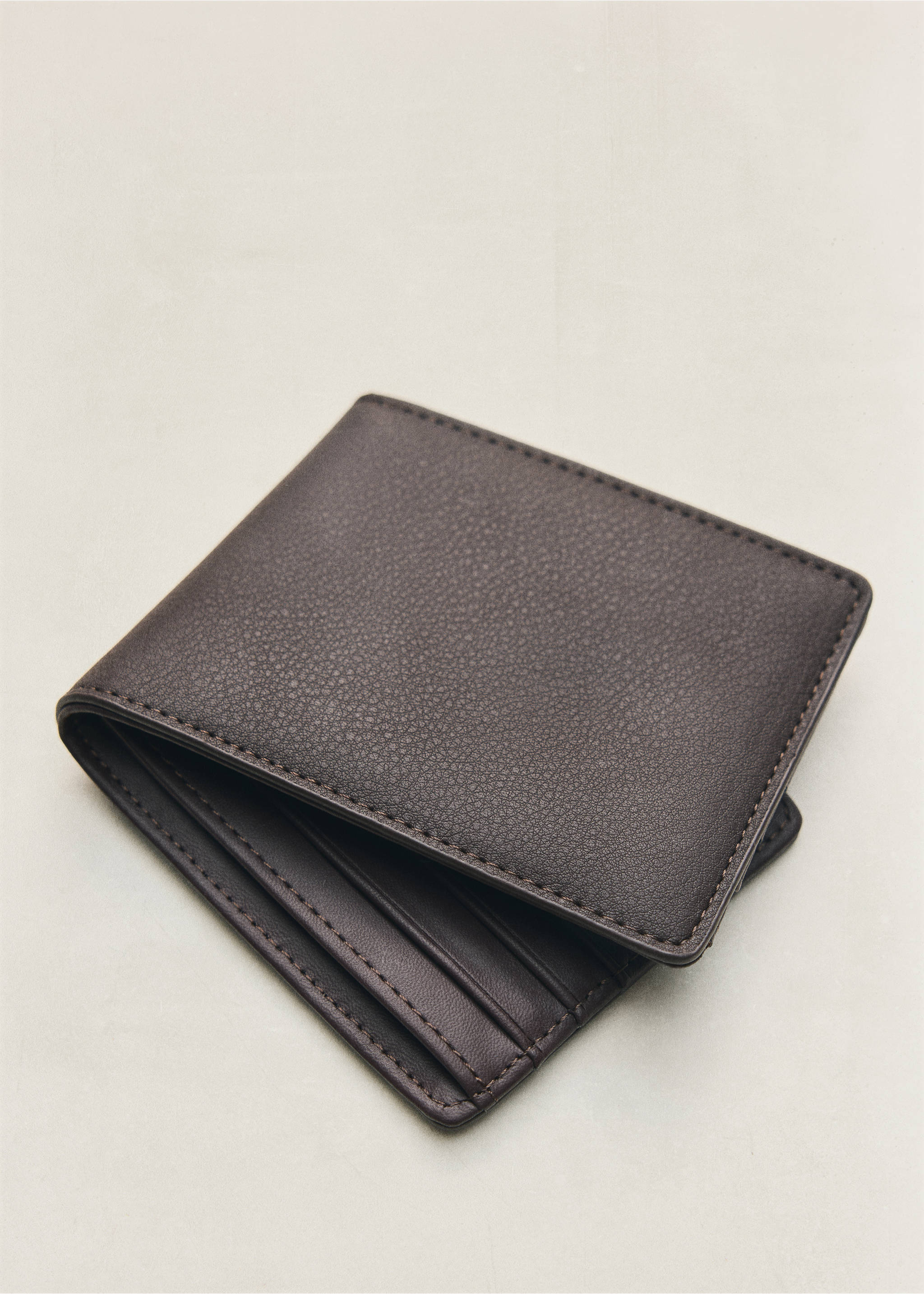Wallet with embossed effect - Details of the article 5, Brown. Ref: 37051394-00.