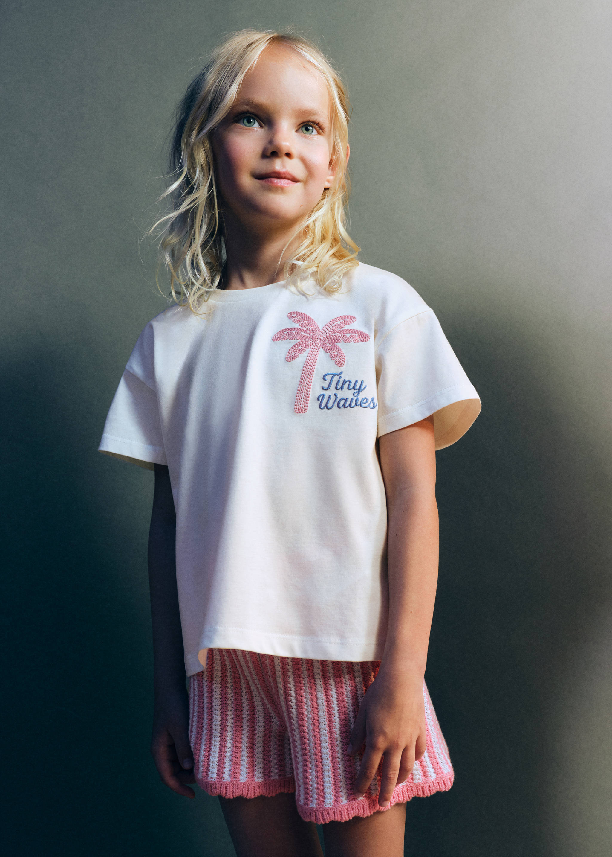 Embroidered palm tree T-shirt with back slit - General plane