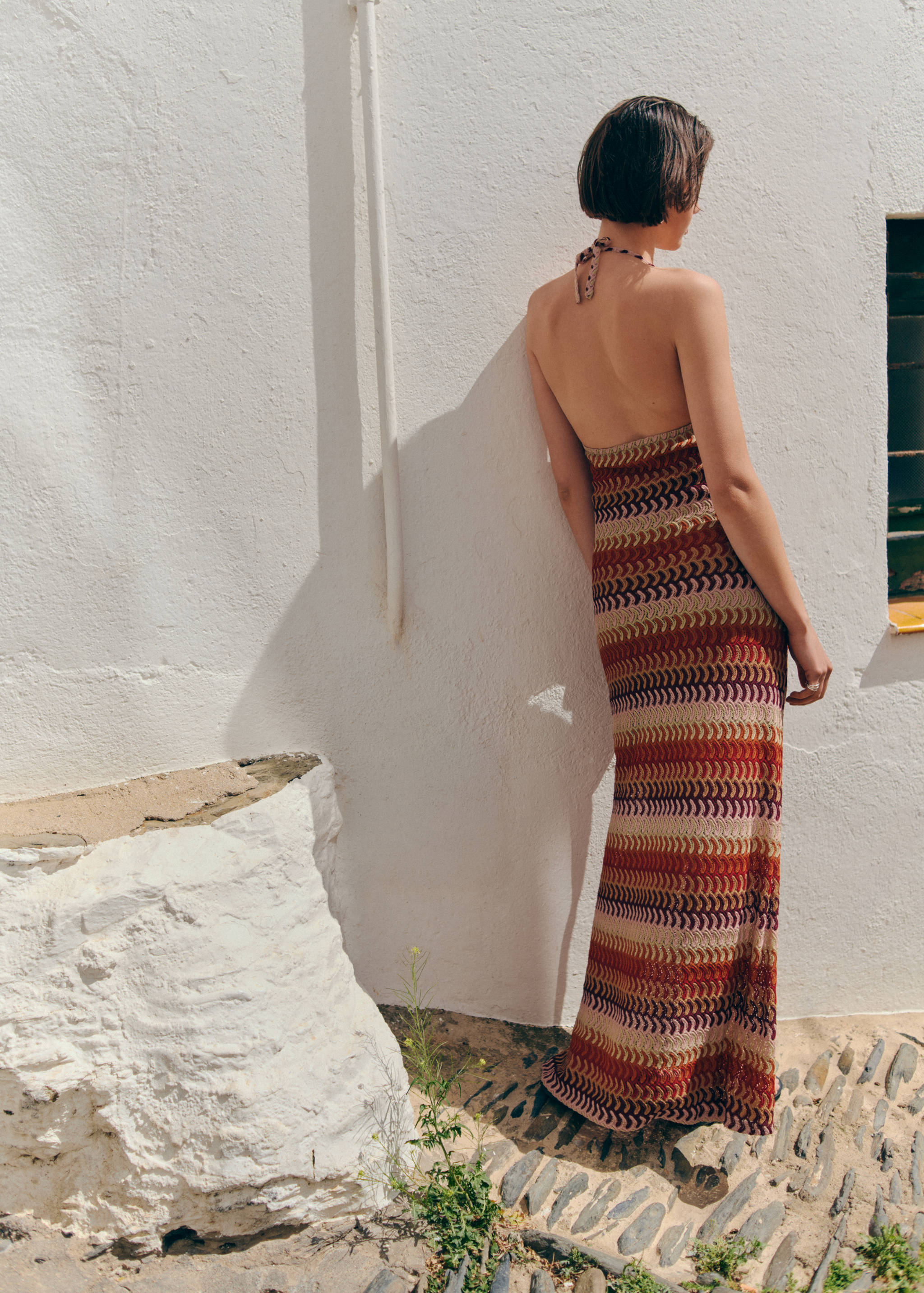 Open back crochet dress - Reverse of the article