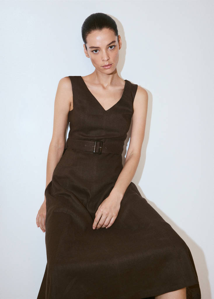 Linen midi-dress with belt — Chocolate