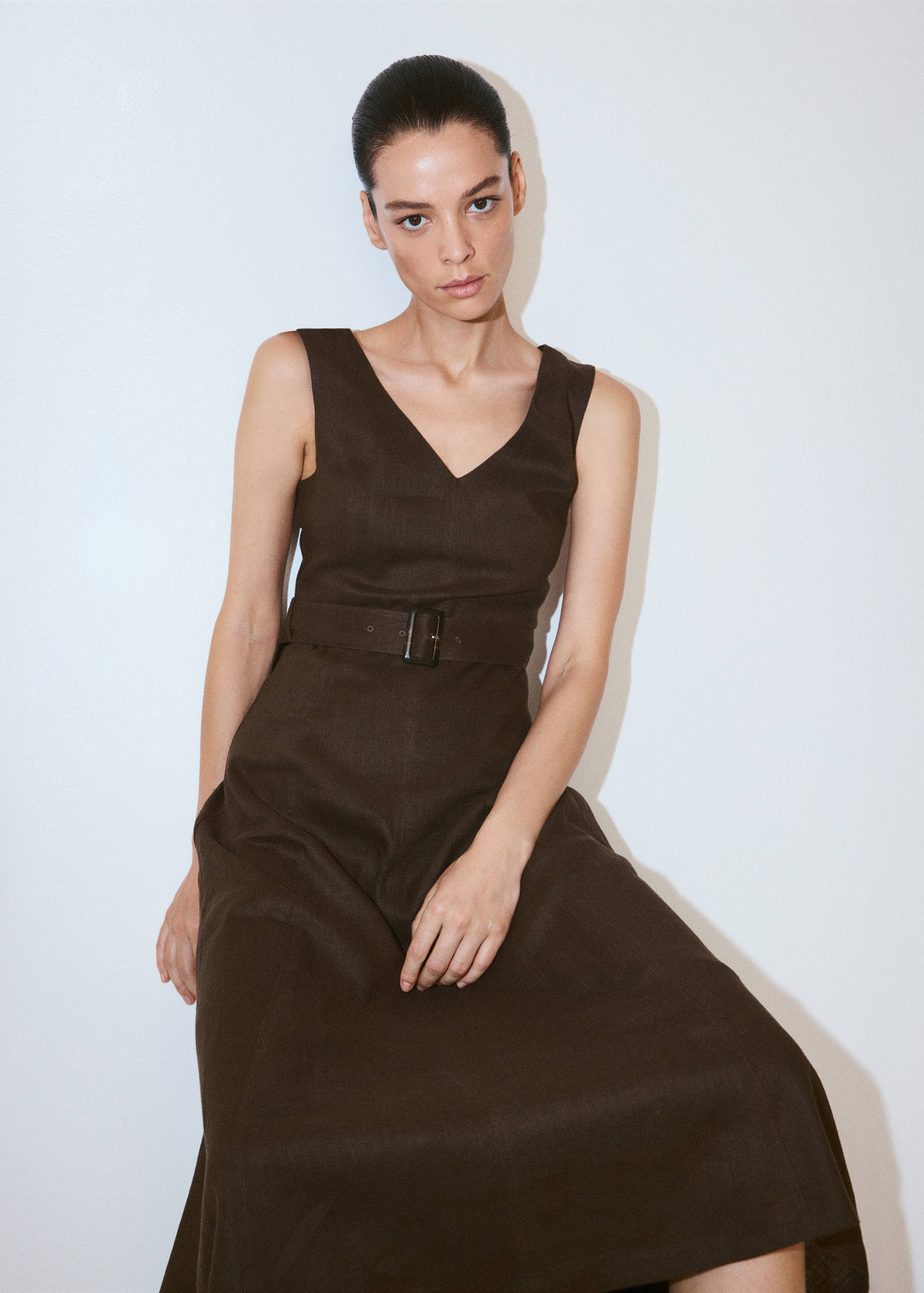 Vestido midi lino cinturón - Plano medio