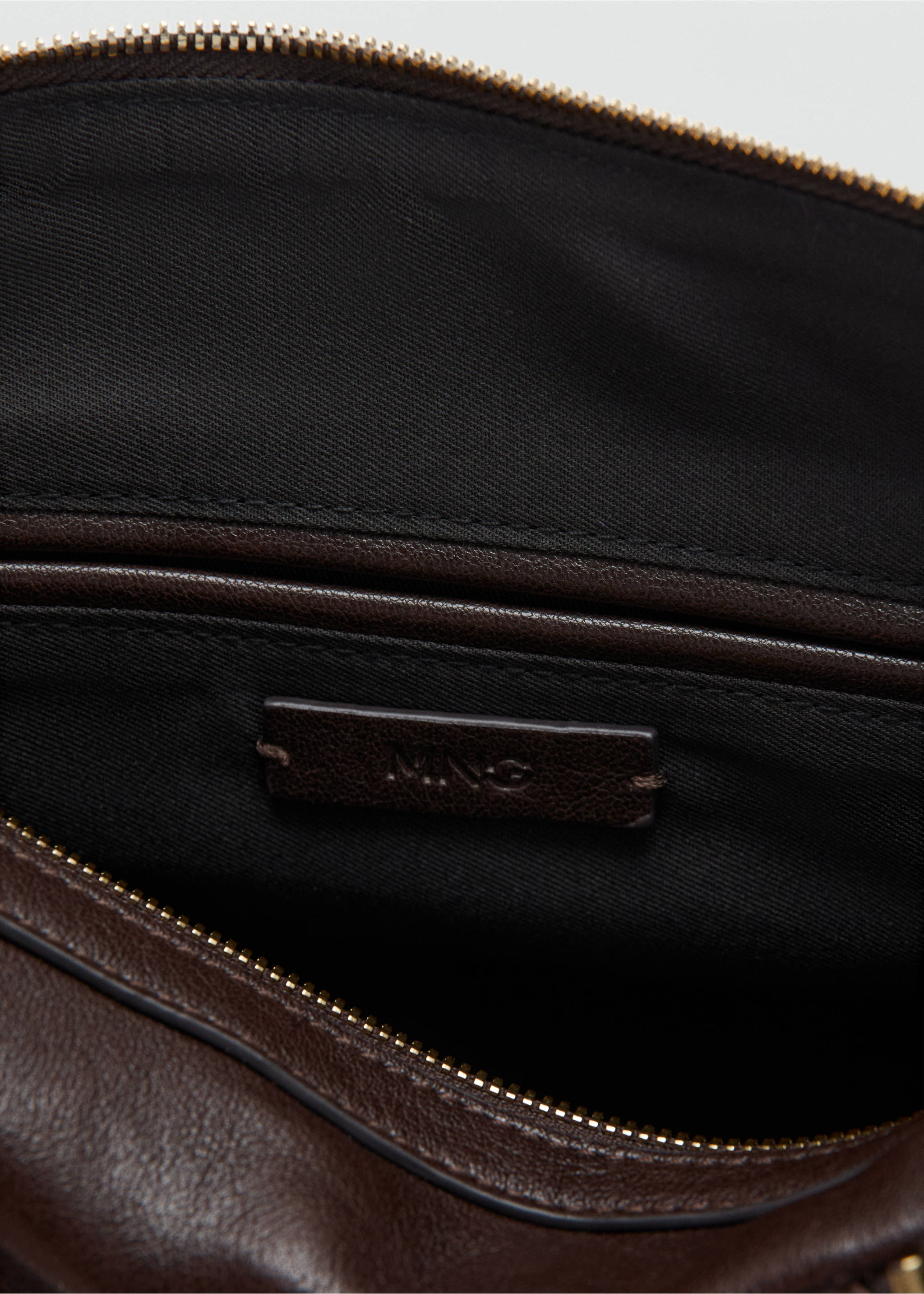 Shoulder bag buckle - Details of the article 3, Chocolate. Ref: 37051423-00.