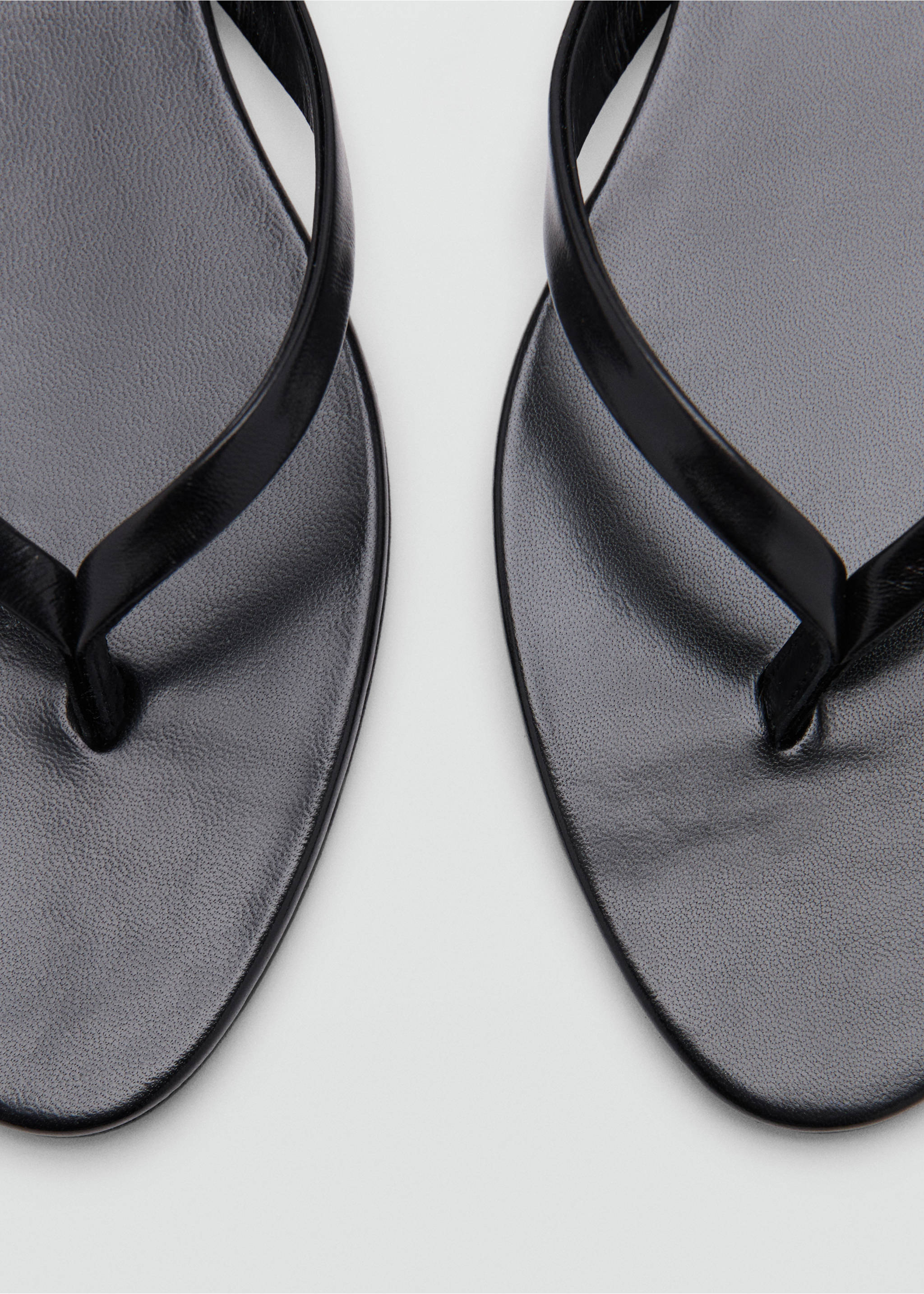 Leather strap sandals - Details of the article 2, Black. Ref: 37051428-00.