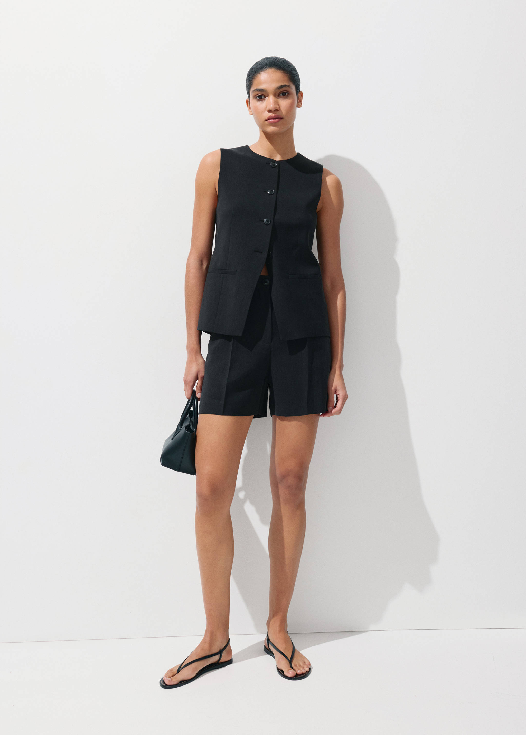 Straight-fit high-waist bermuda shorts - General plane