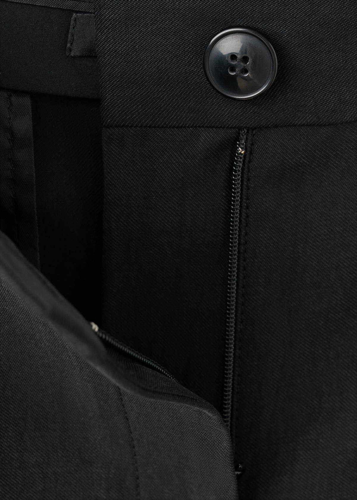 Straight mid-rise bermuda shorts — Black