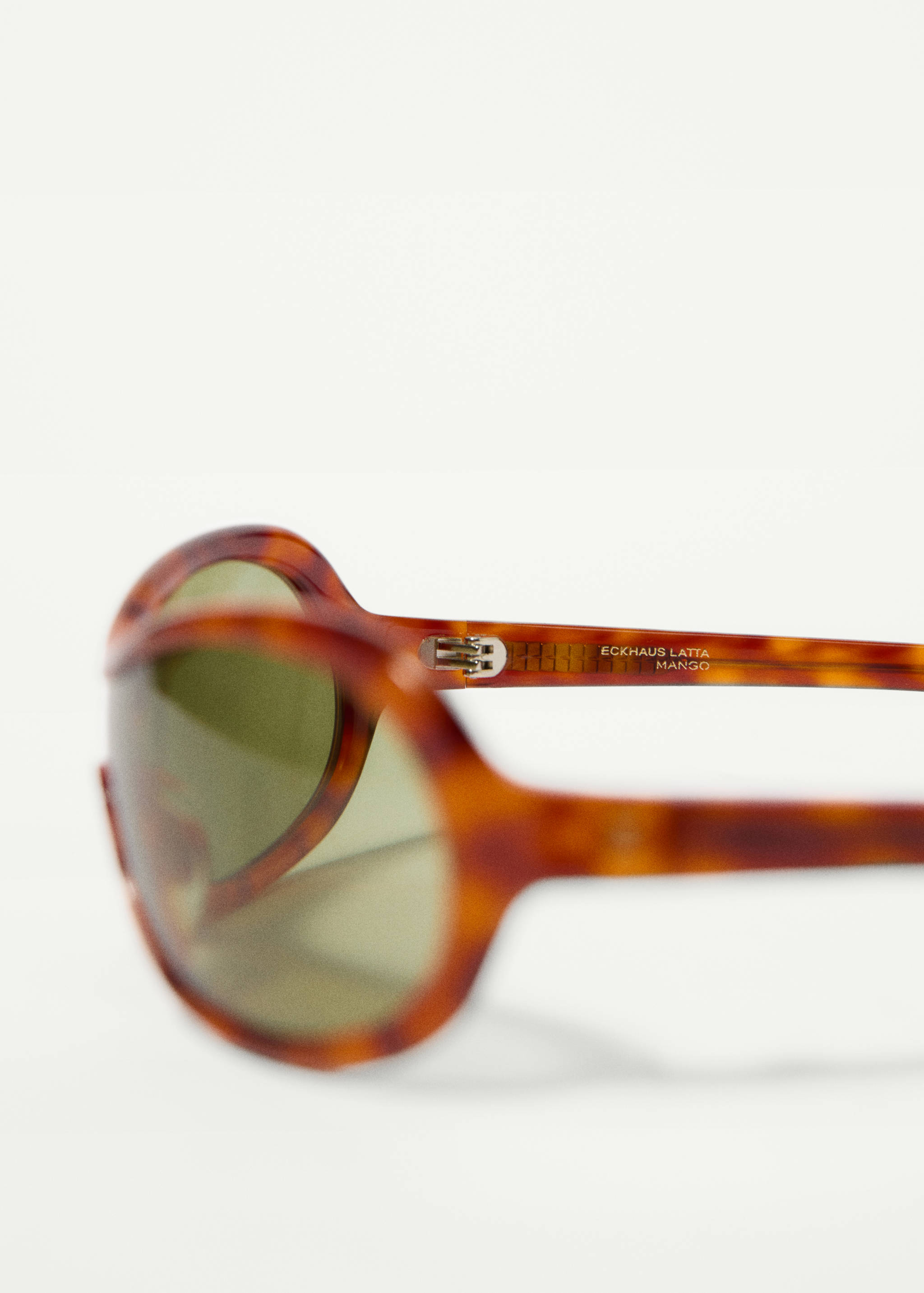 Tortoiseshell frame sunglasses - Details of the article 1