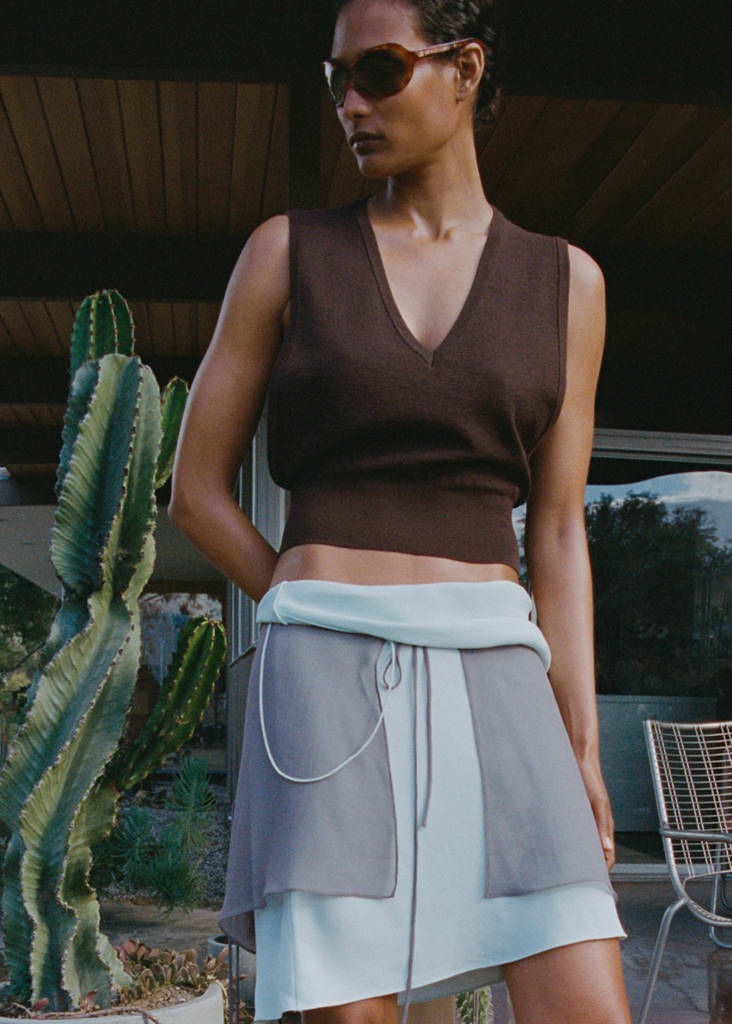 V-neck knitted waistcoat — Coffee