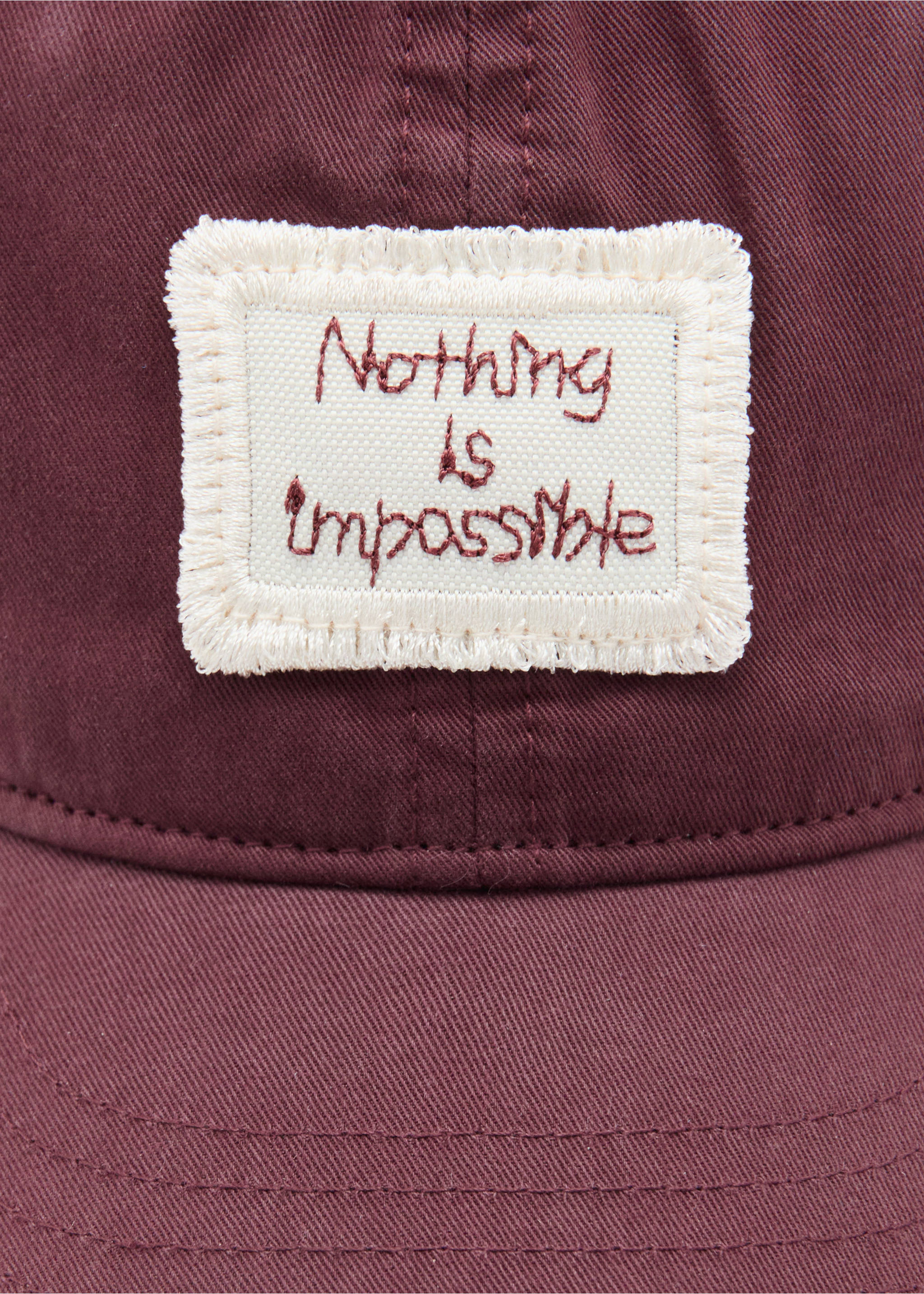 Embroidered detail cap - Details of the article 2, Maroon. Ref: 37051447-00.