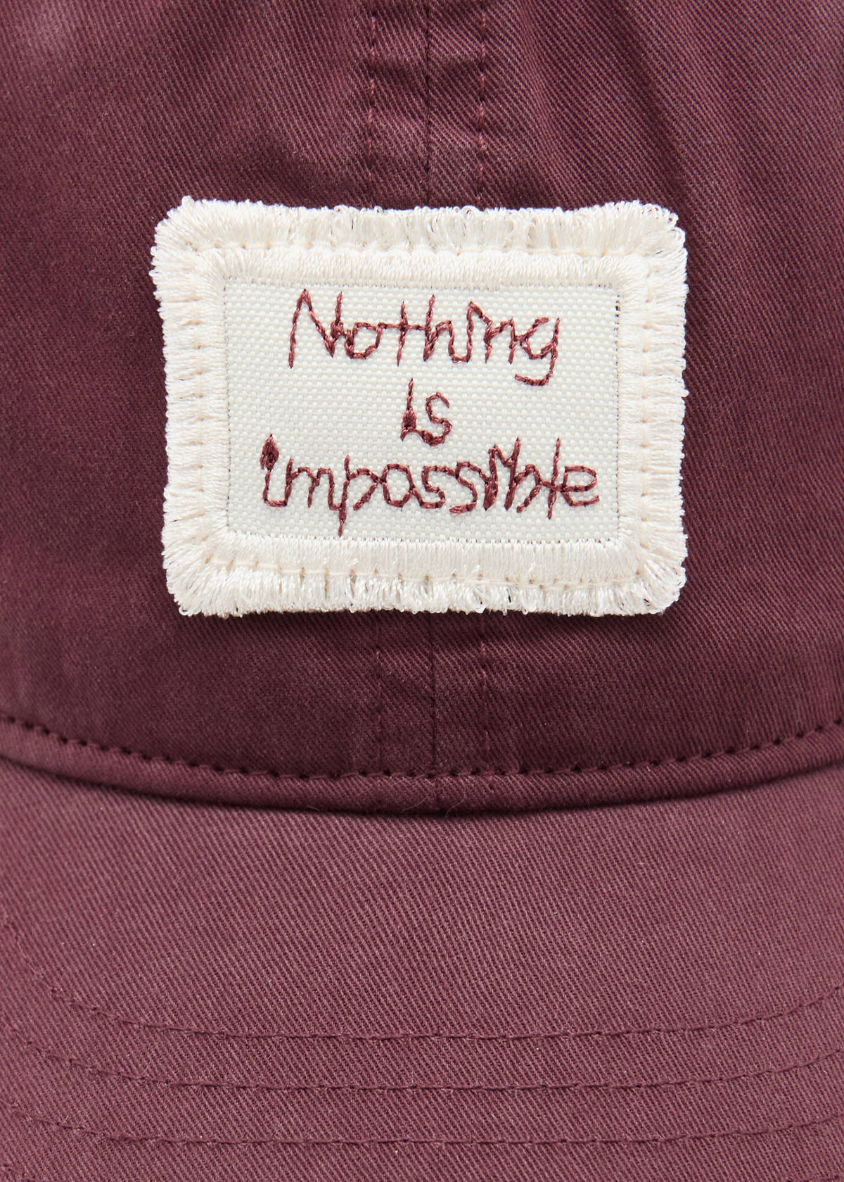 Embroidered detail cap — Maroon