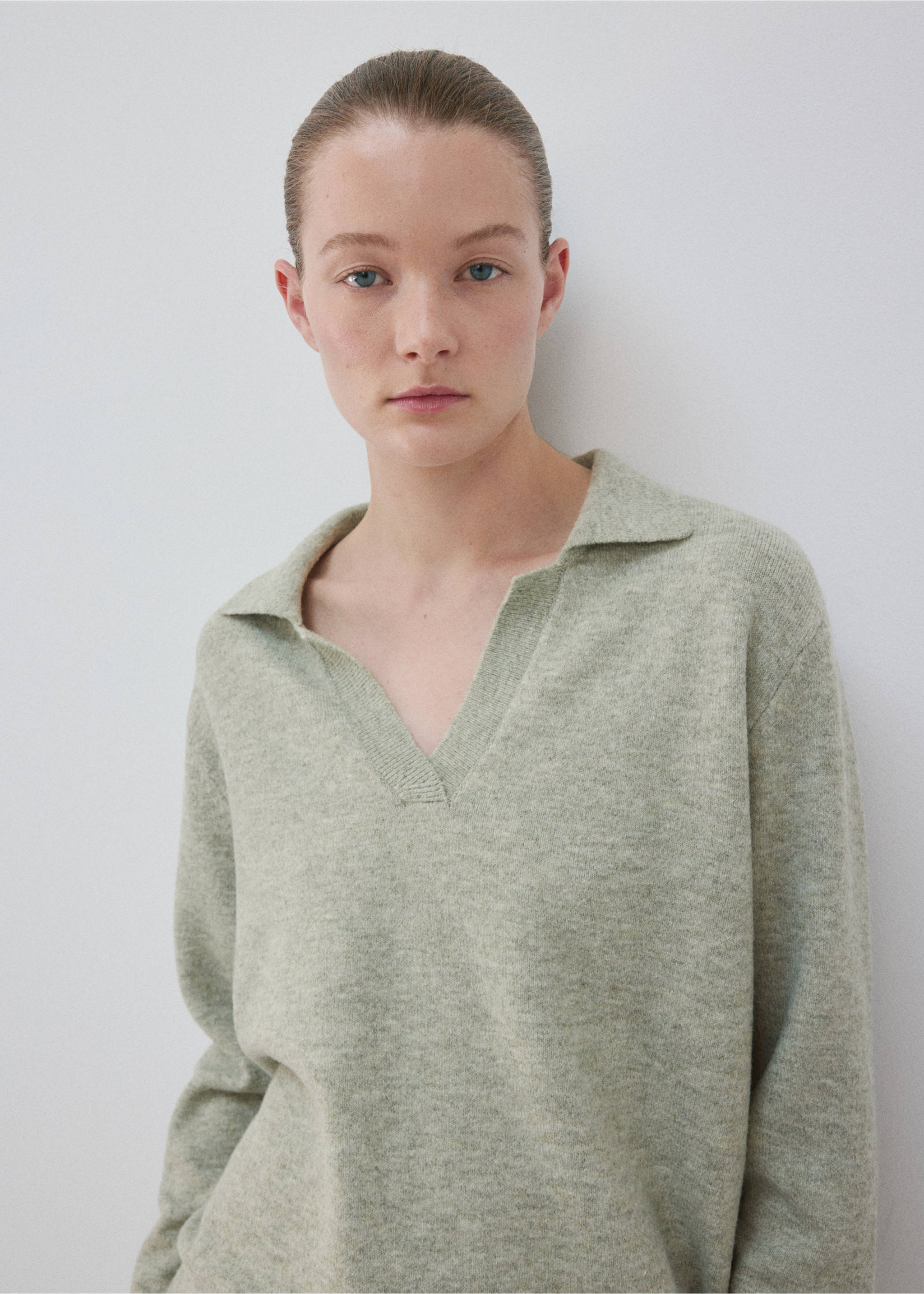 Knitted polo-neck sweater - Medium plane, Beige. Ref: 37051449-00.