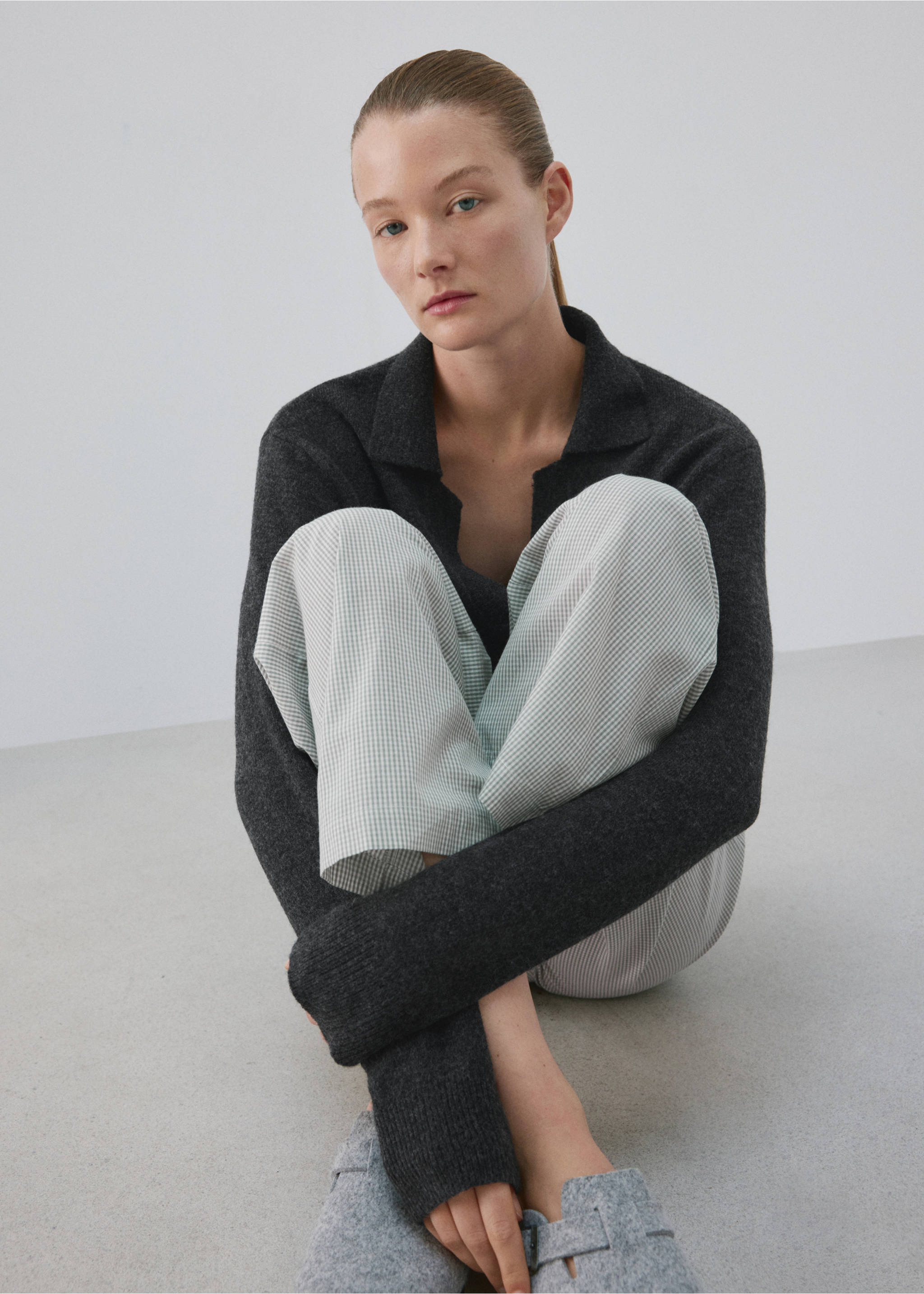 Knitted polo-neck sweater - Medium plane, Charcoal. Ref: 37051449-00.