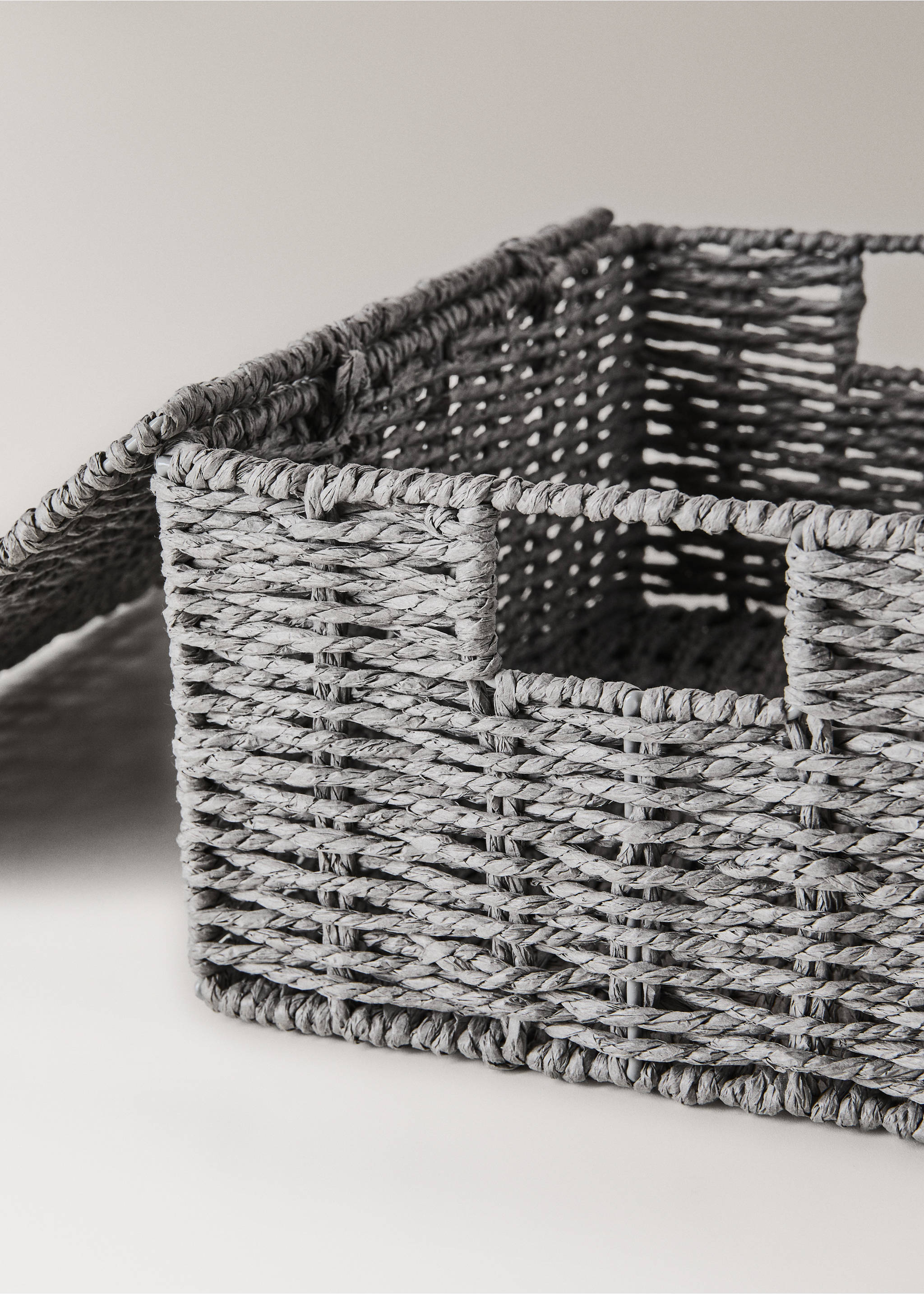 Medium-sized braided paper box - Details of the article 1, Grey. Ref: 37051451-00.