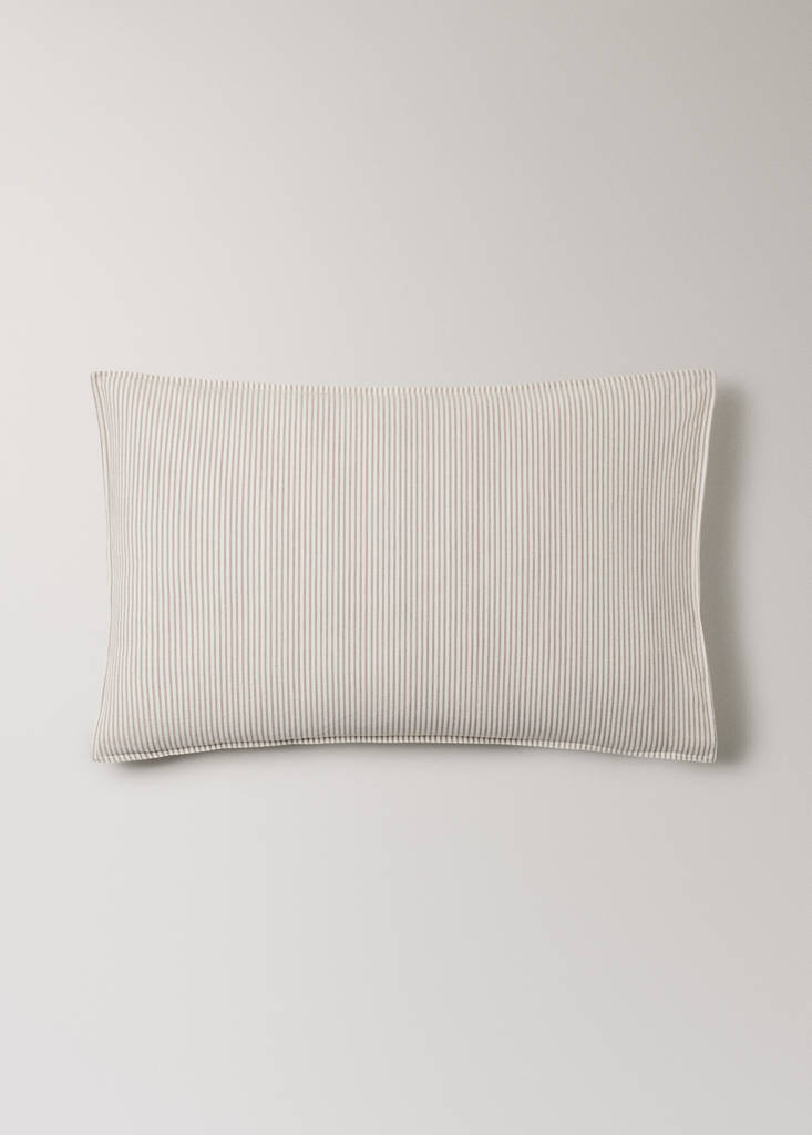 Two seersucker cotton pillowcases with fine stripes 50x75 cm — Coffee