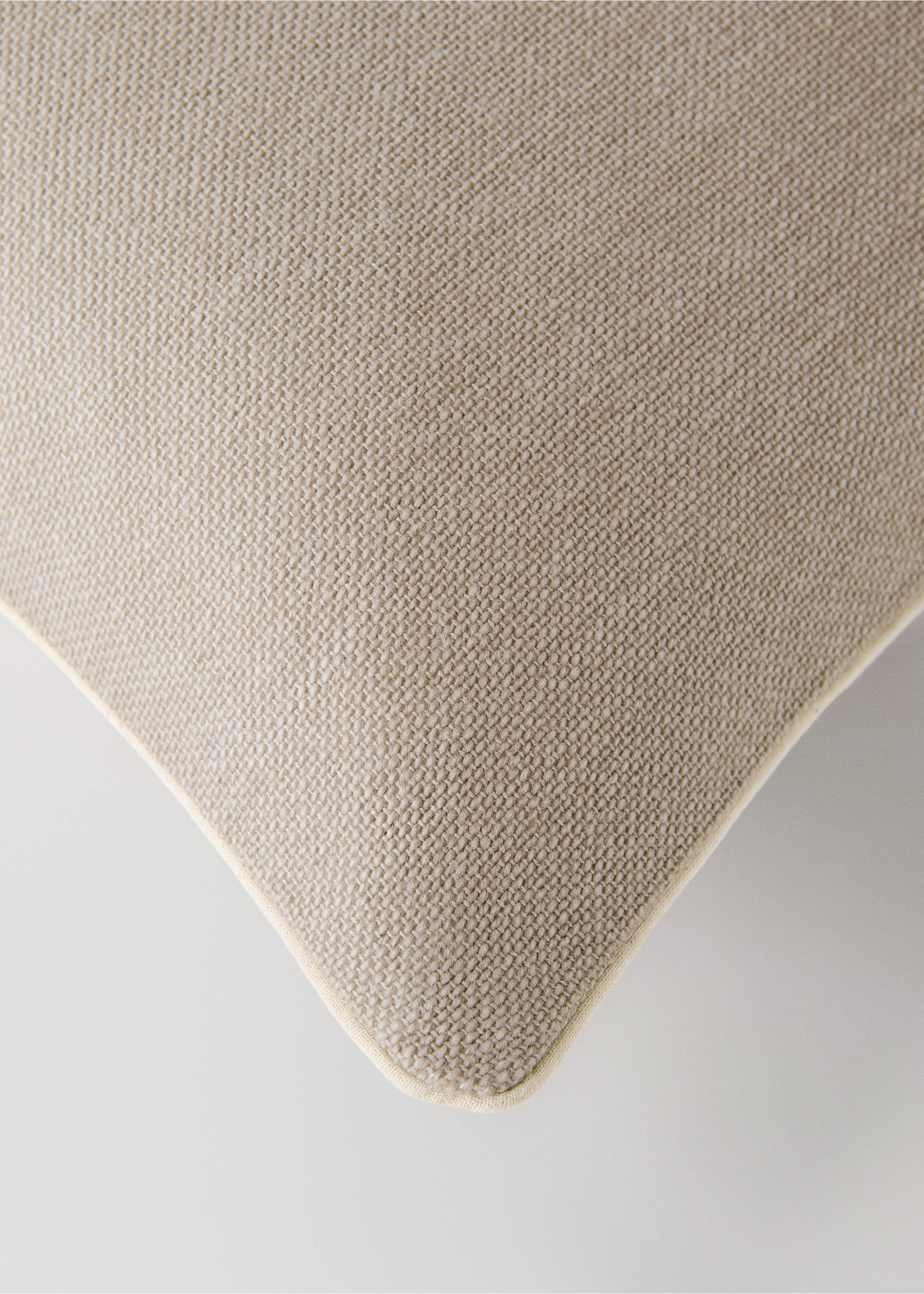Cotton cushion cover with structure 45x45cm - Details of the article 1, Sand. Ref: 37051462-00.