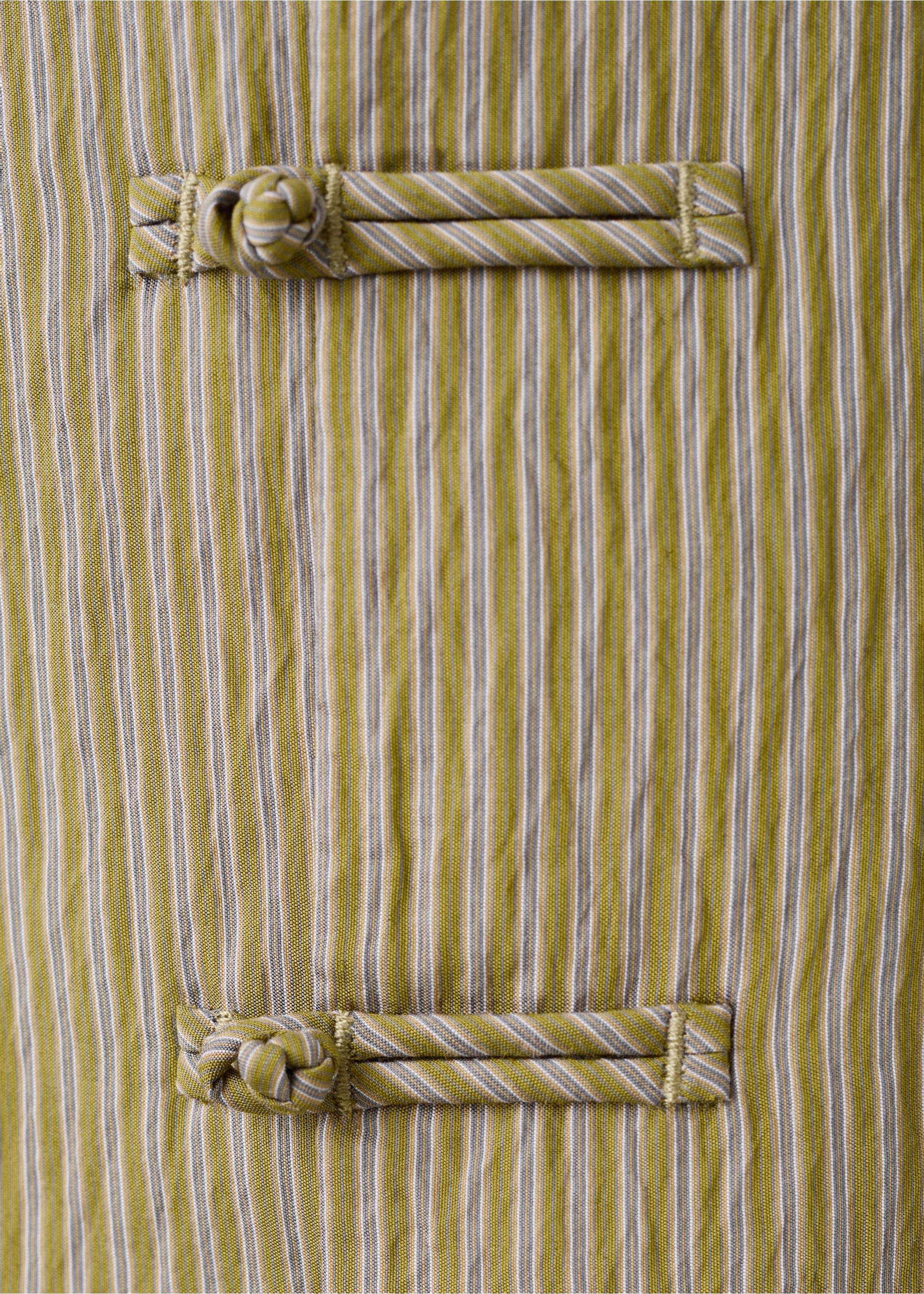 Gilet à rayures avec brandebourgs - Détail de l'article 8, Vert. Ref: 37051484-00.