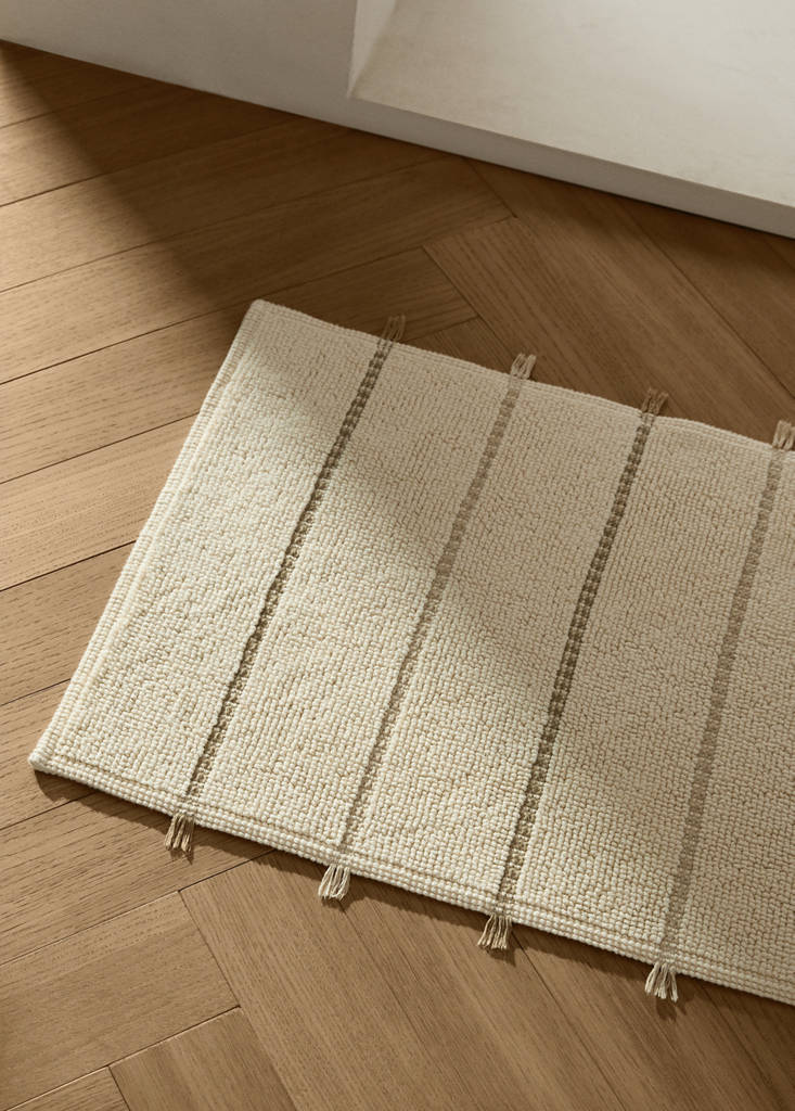 Striped bath mat with fringe detail — Ecru