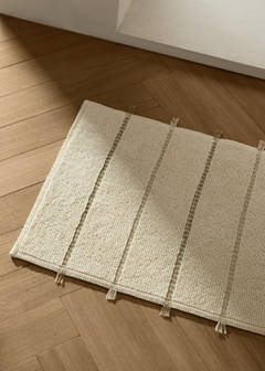 Striped bath mat with fringe detail — Ecru 1