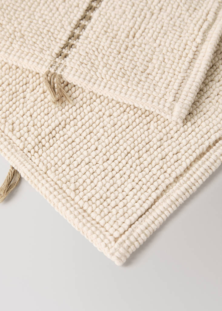 Striped bath mat with fringe detail — Ecru