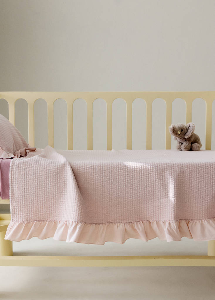 Steppdecke für Babybett aus Jacquard-Baumwolle mit Volant — Nude