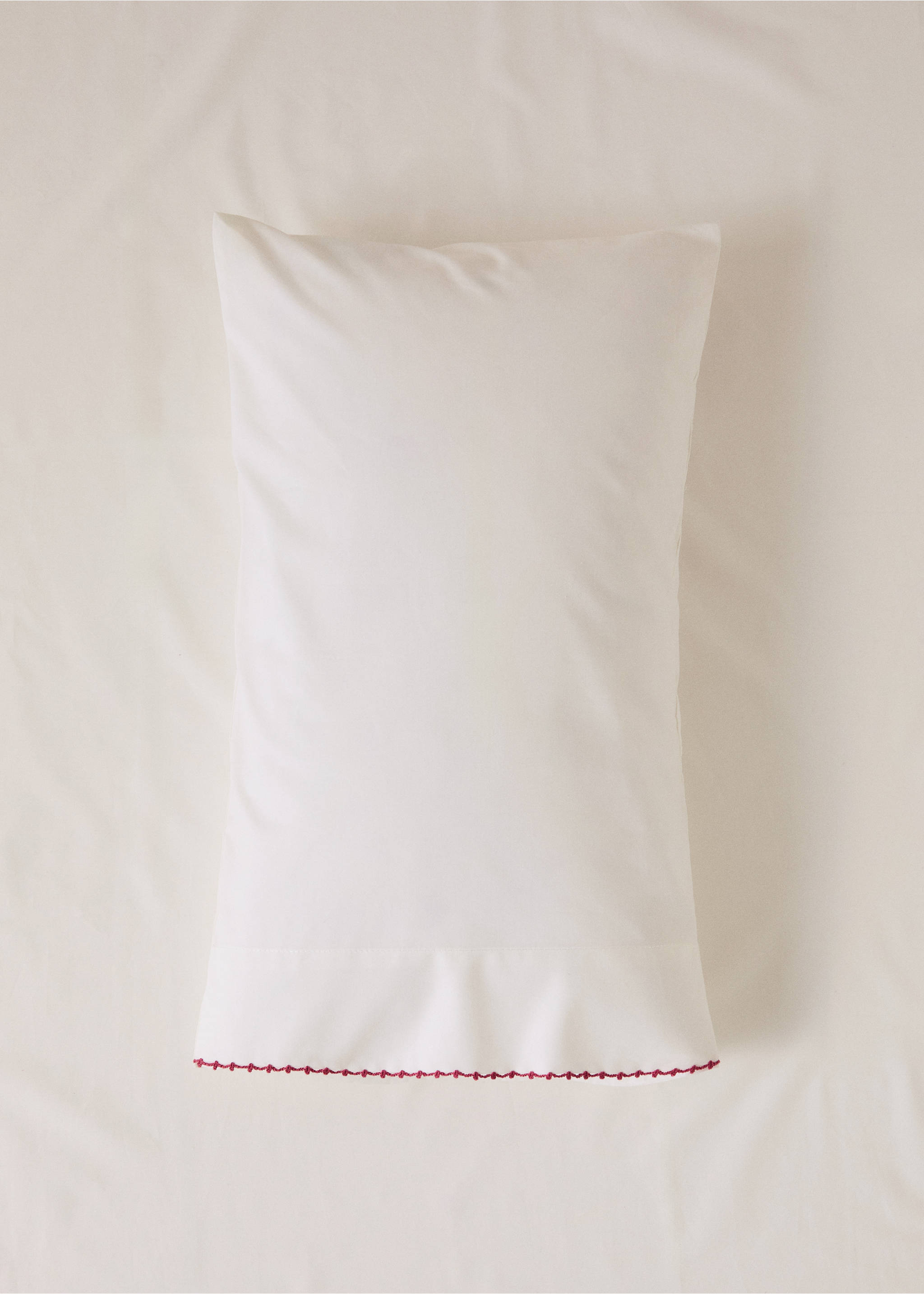 Cotton crib pillowcase with contrast detail 30x50 cm - General plane, Ivory White. Ref: 37051489-00.