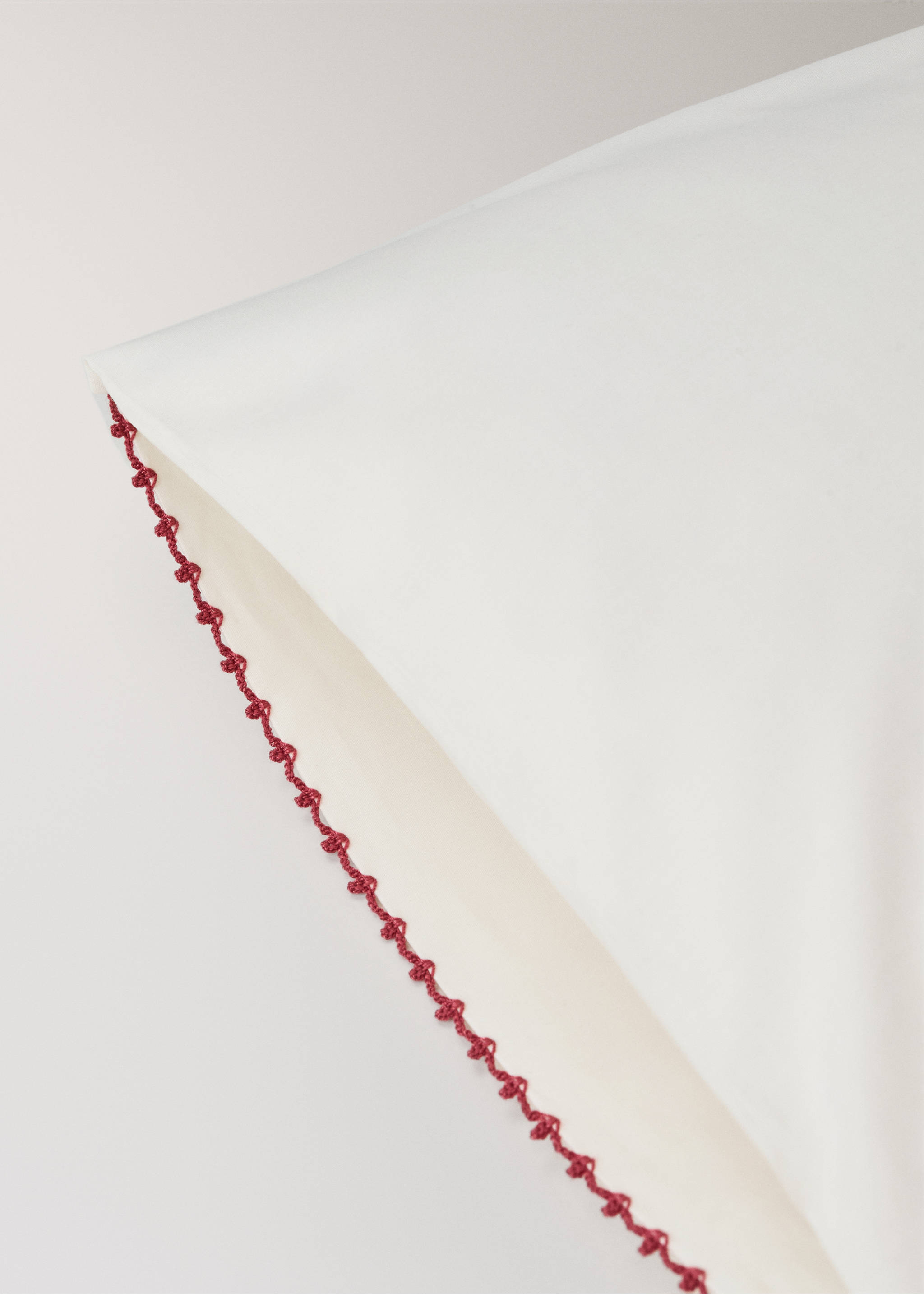 Cotton crib pillowcase with contrast detail 30x50 cm - Details of the article 1, Ivory White. Ref: 37051489-00.