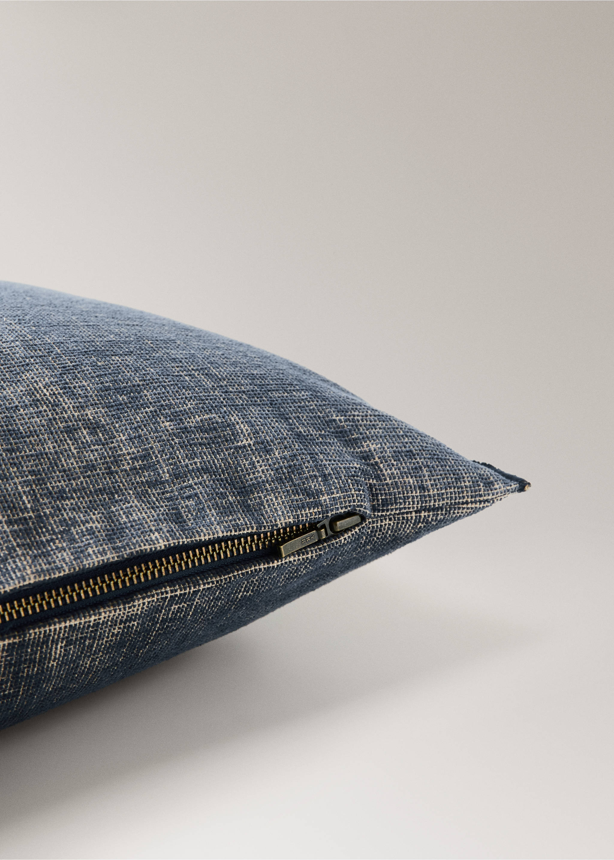 Linen cotton melange cushion cover 40x60 cm - Details of the article 2, Blue. Ref: 37051509-00.