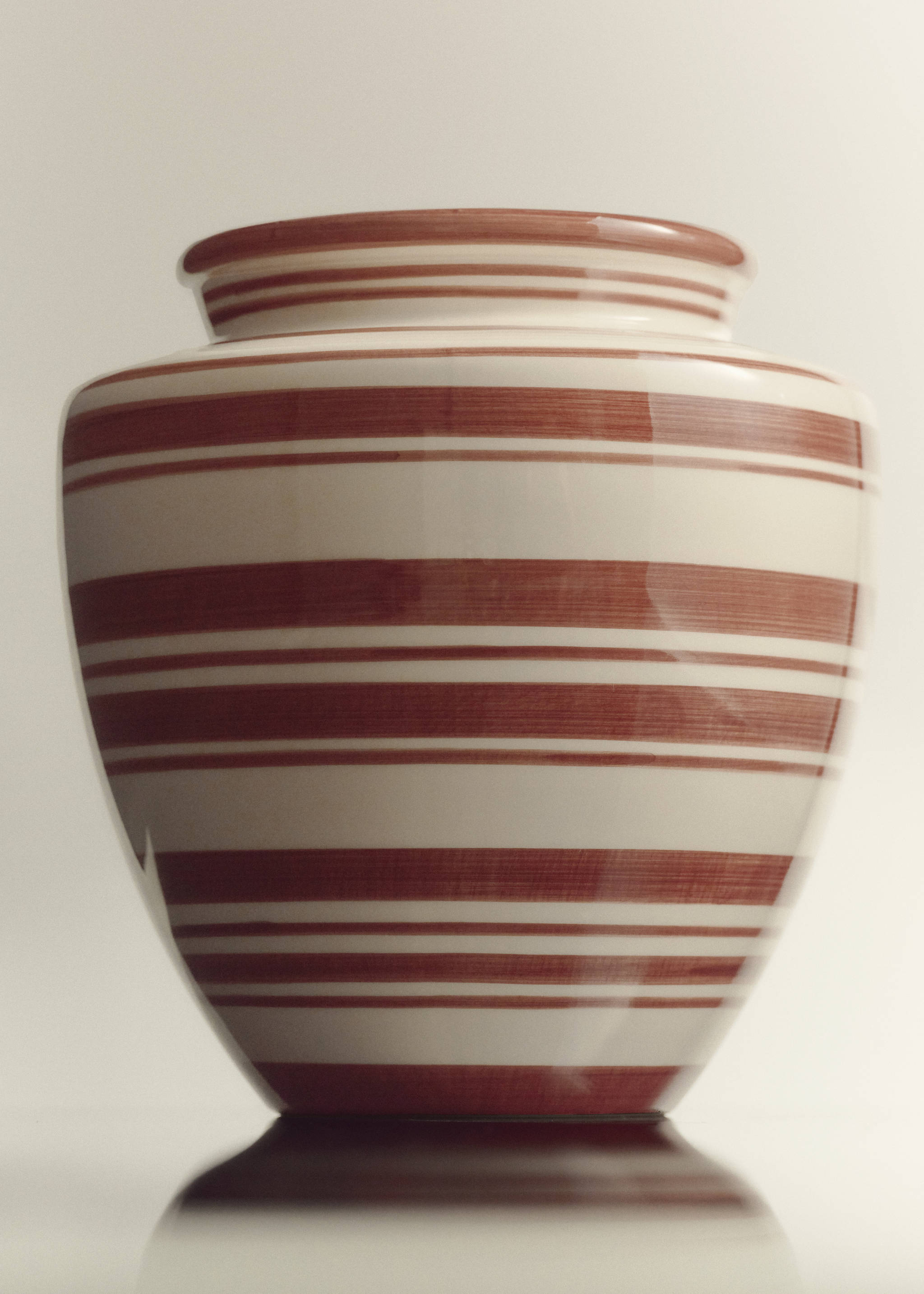 Hand-painted ceramic vase - Details of the article 6, Brown. Ref: 37051515-00.