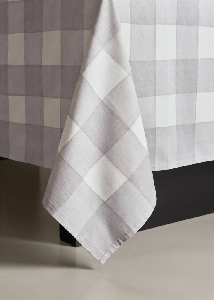Gingham print cotton tablecloth for 6 to 8 people — Light/Pastel Brown