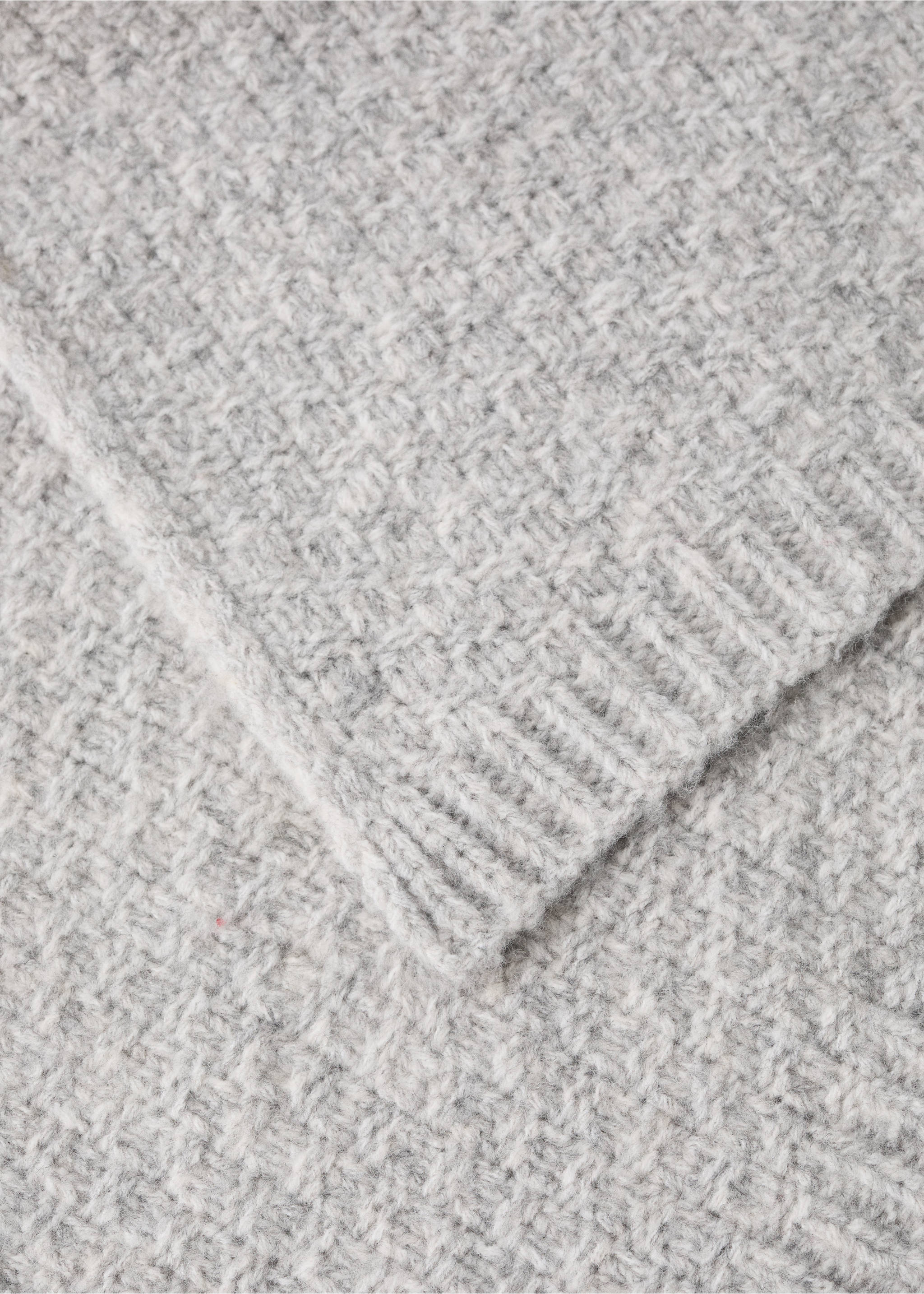Chunky knit textured blanket - Details of the article 1, Grey. Ref: 37051540-00.