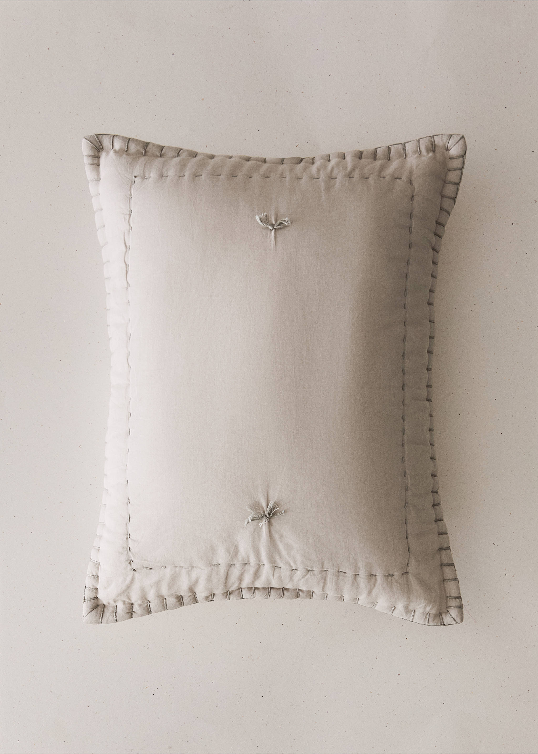 Light beige bed cushion cover with contrast stitching and tufted knot details., Grey. Ref: 37051549-00.