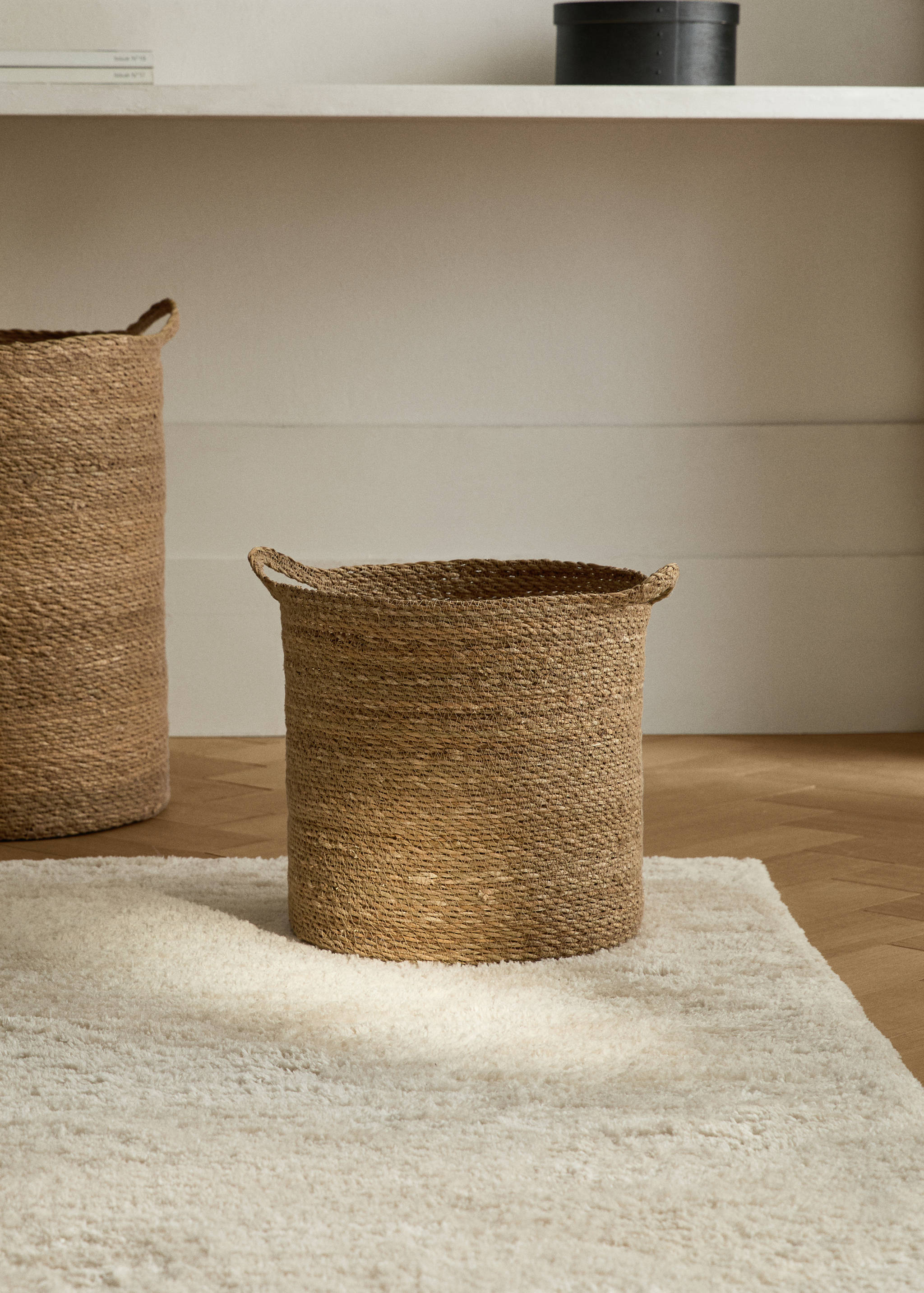 Small seagrass basket with handles - General plane