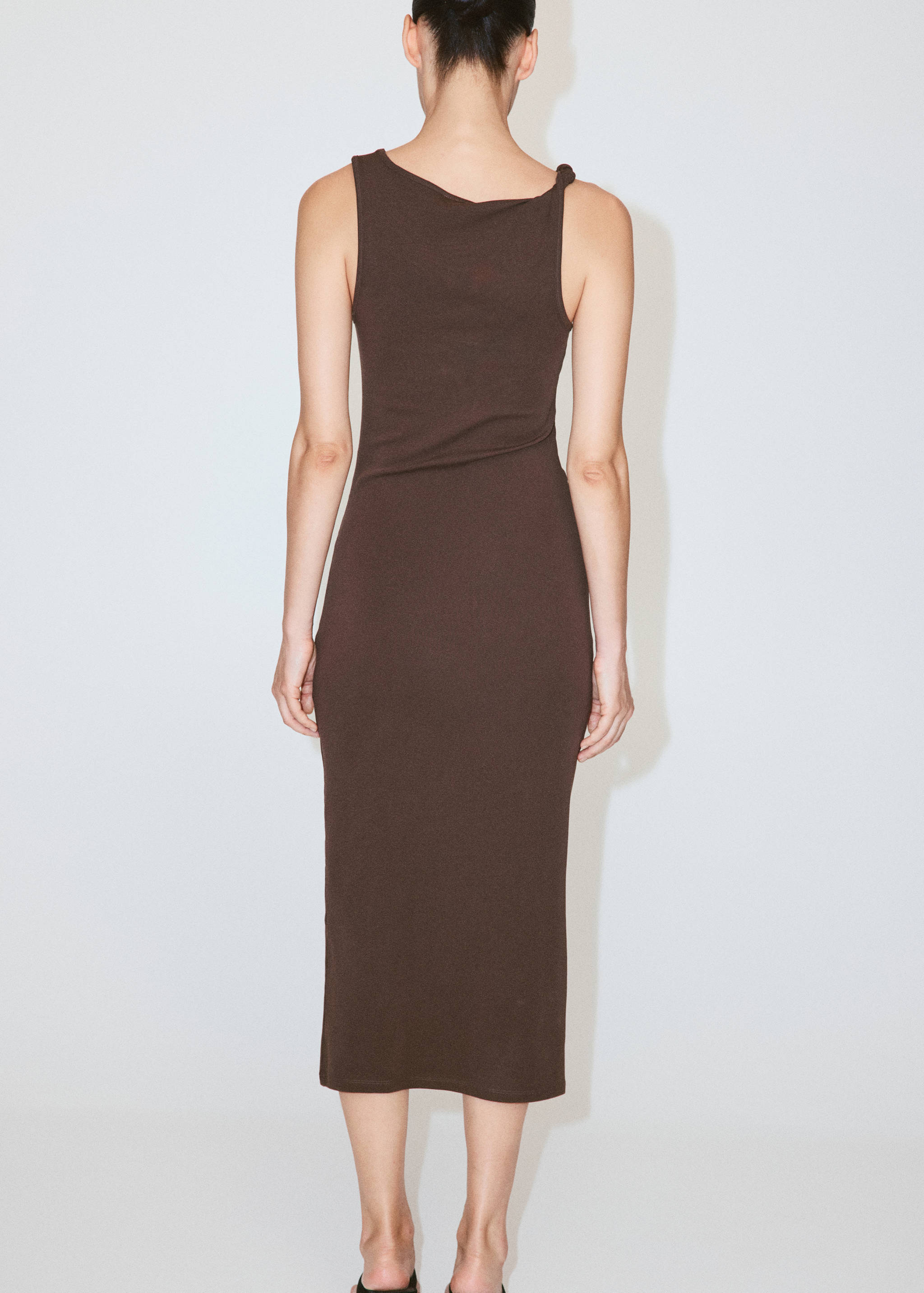 Robe froncée à bretelle asymétrique - Verso de l’article
