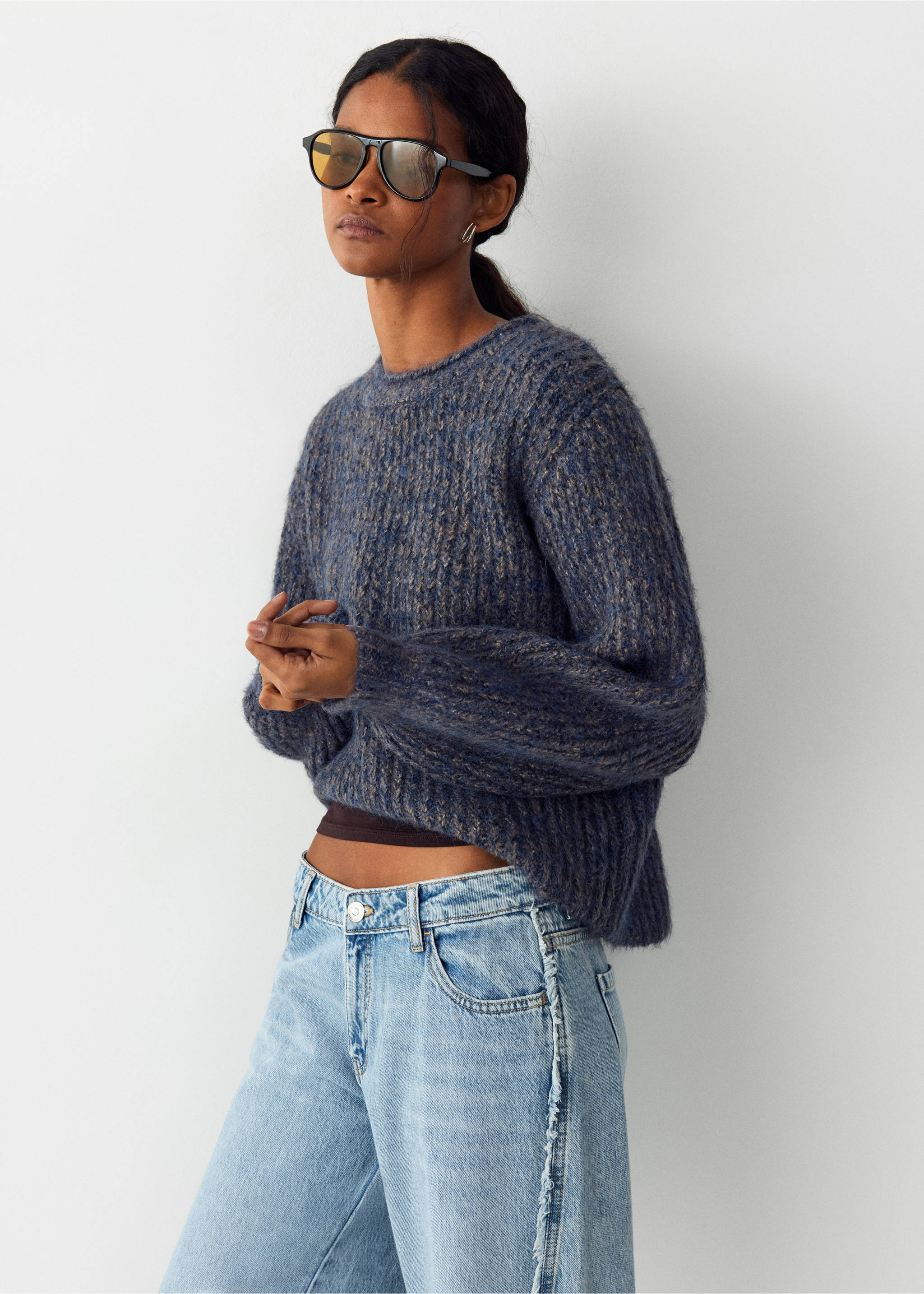 Low-waist wide-leg jeans - Details of the article 4, Medium Blue. Ref: 37052535-00.