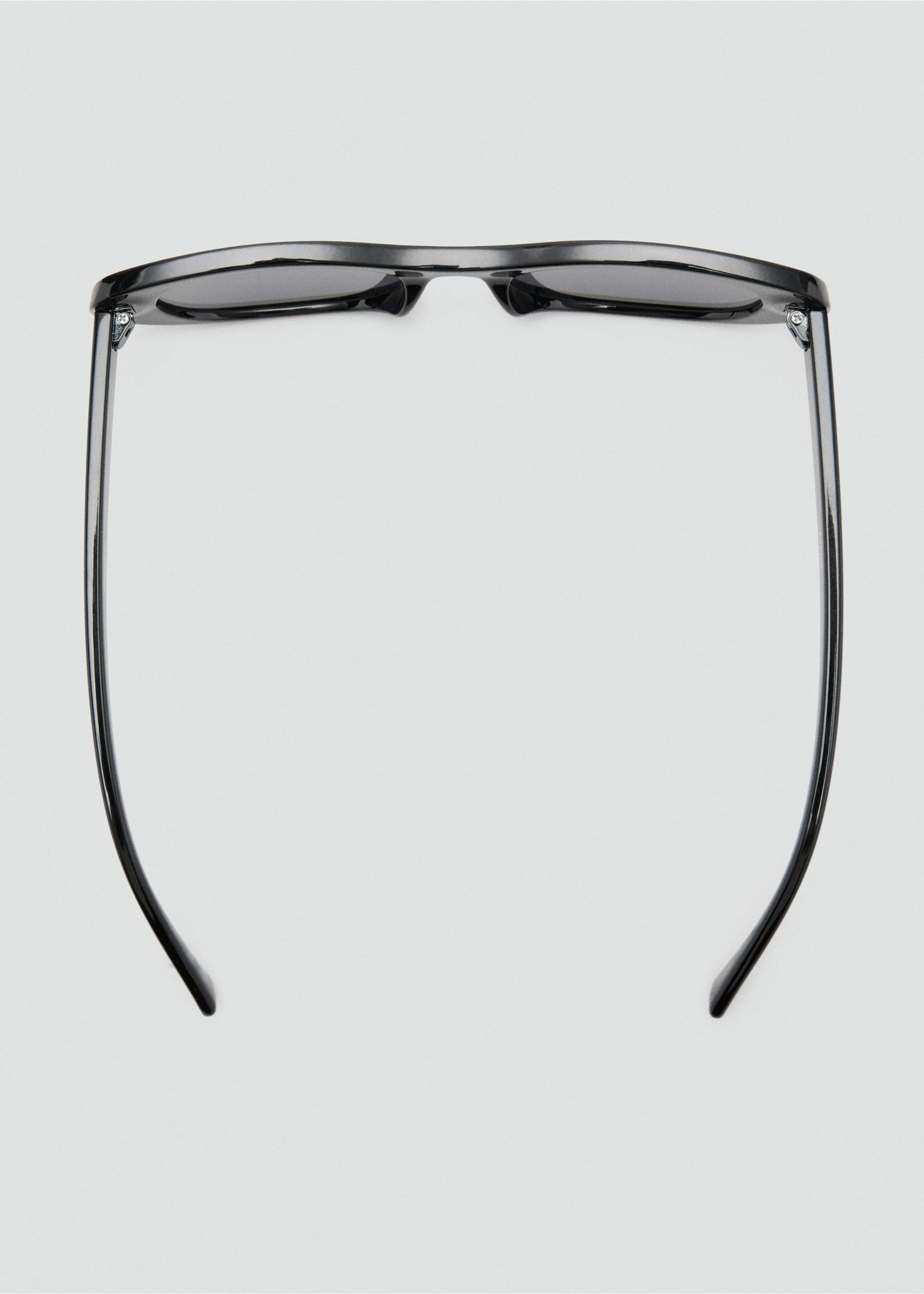 Ovale Sonnenbrille aus Acetat - Detail des Artikels 1, Schwarz. Ref: 37052536-00.