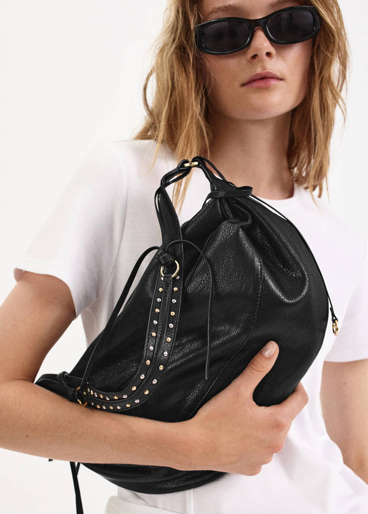 Oval shoulder bag — Black