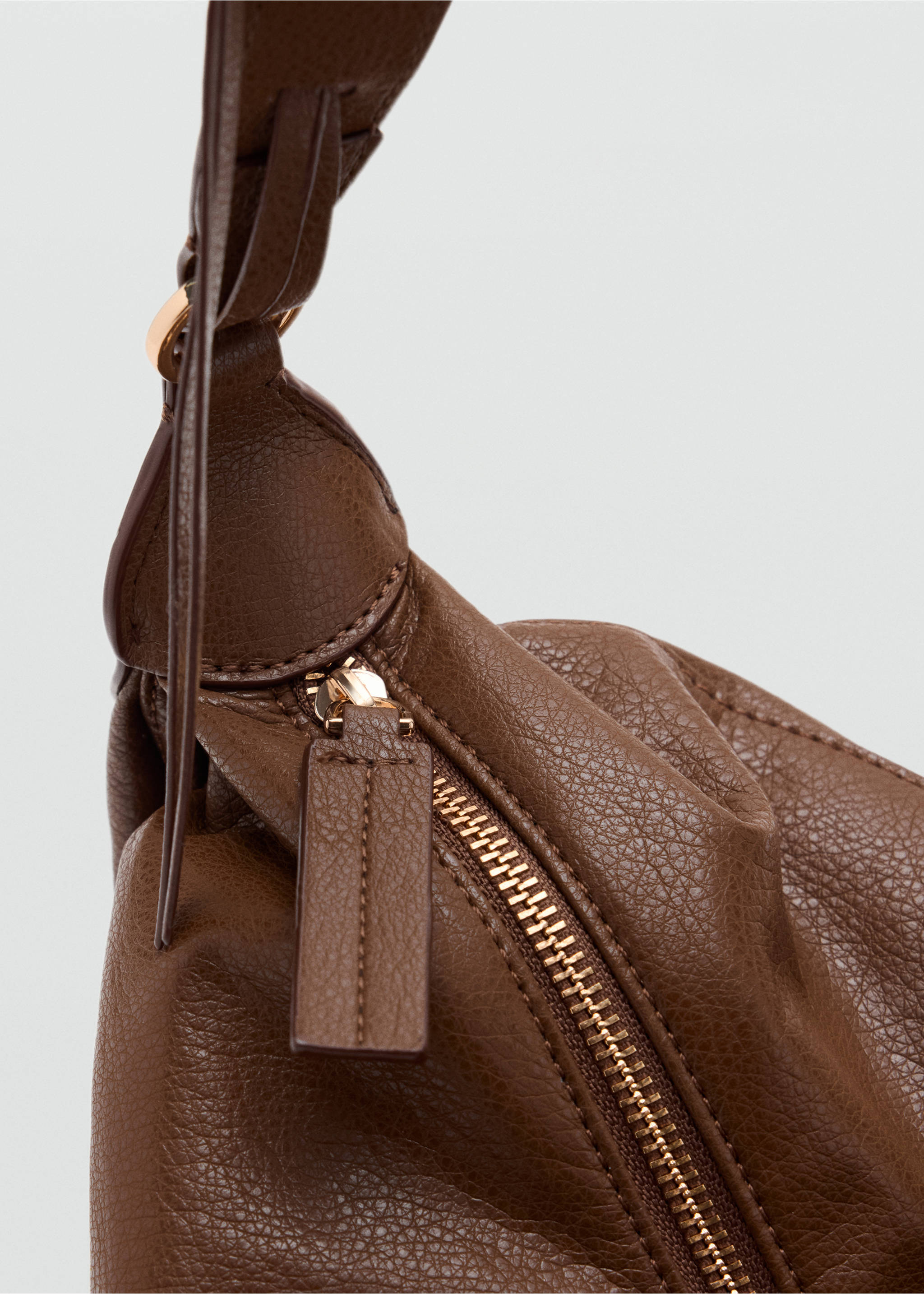 Oval shoulder bag - Details of the article 1, Leather. Ref: 37052541-00.