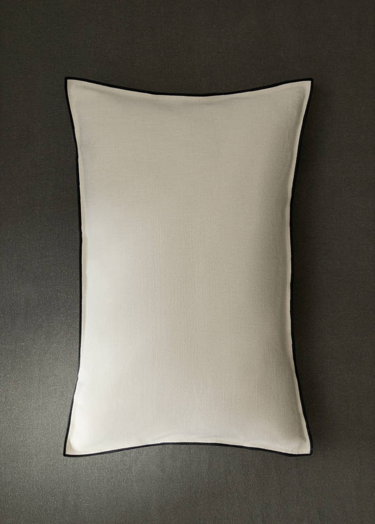 Linen cotton cushion cover with overlock tab 40x60 cm — Sand
