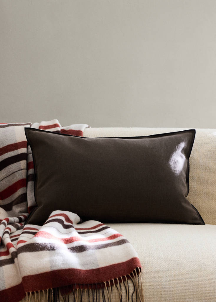 Linen cotton cushion cover with overlock tab 40x60 cm — Brown