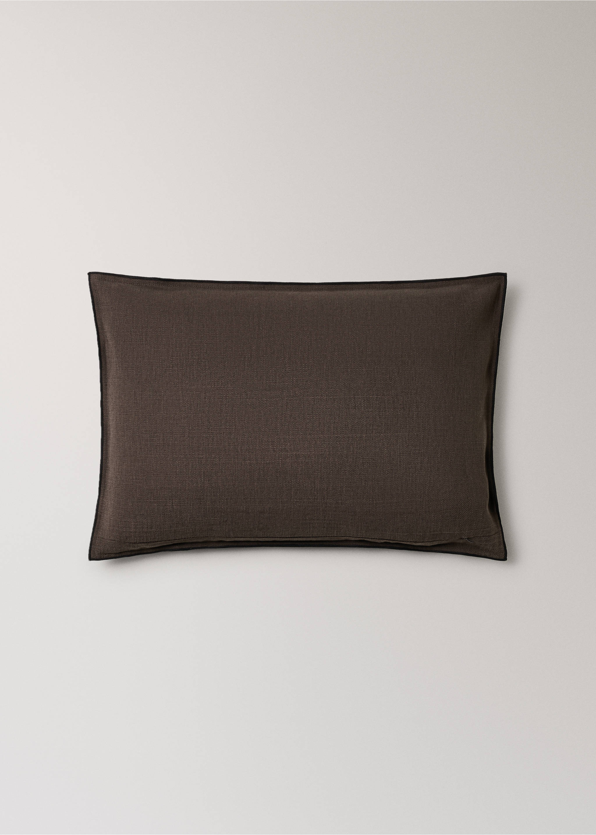 Linen cotton cushion cover with overlock tab 40x60 cm - Details of the article 4, Brown. Ref: 37052543-00.