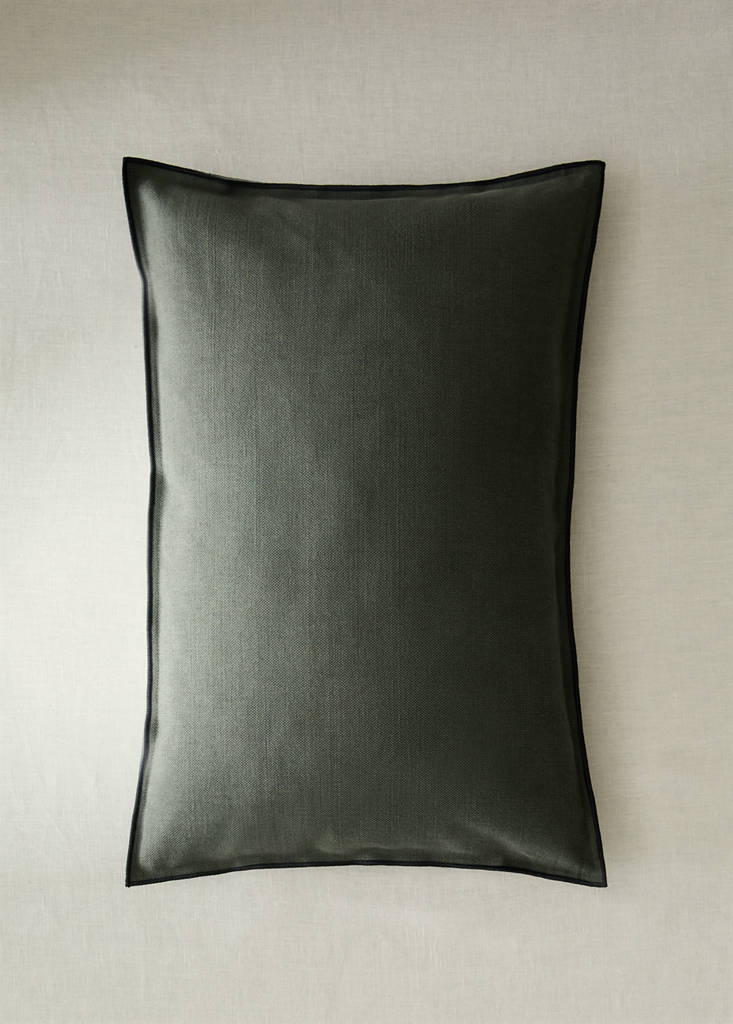 Linen cotton cushion cover with overlock tab 40x60 cm — Dark Green